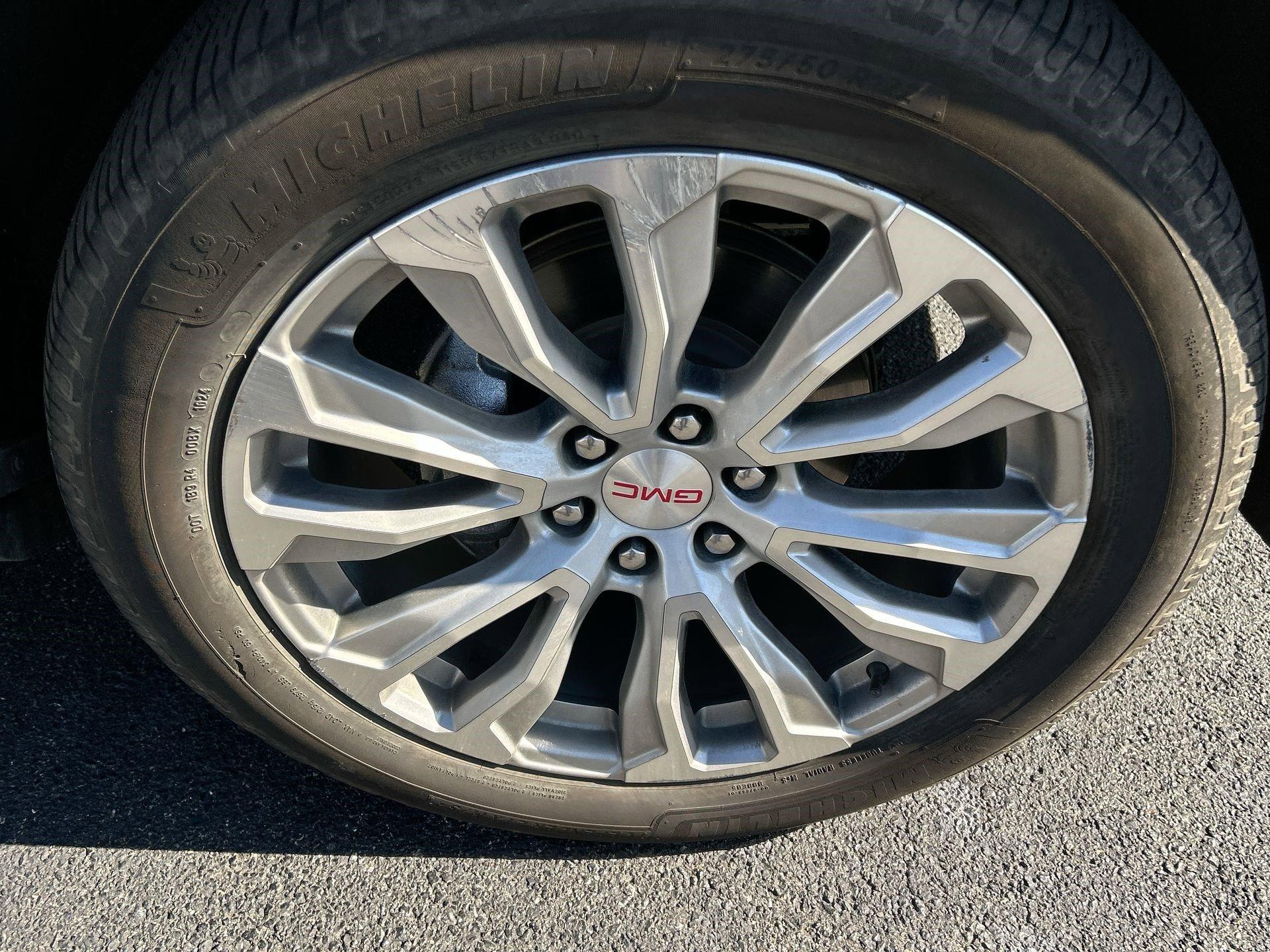 GMC Yukon Xl Denali Four Wheel Drive Suv - Thumbnail 13