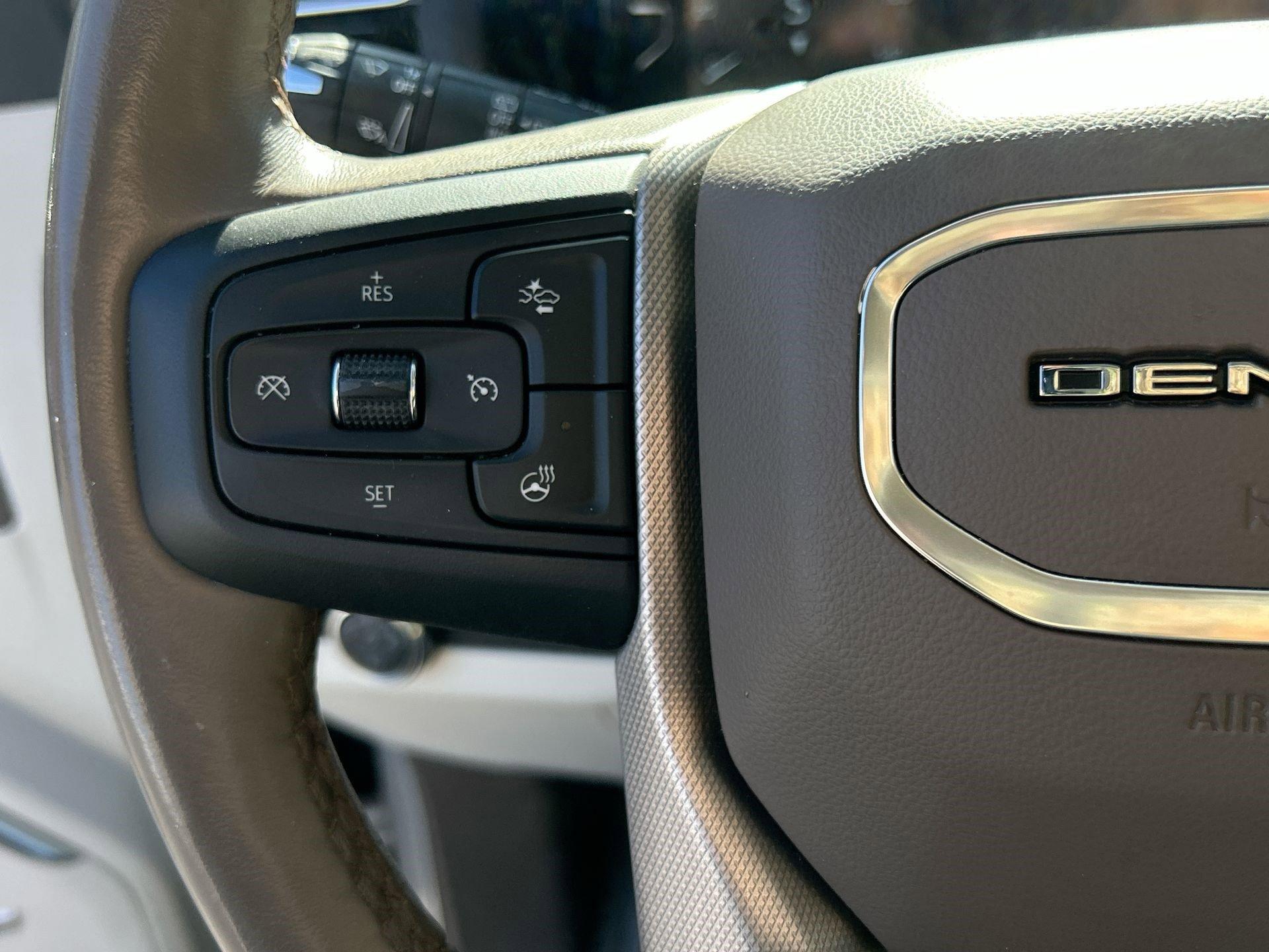 GMC Yukon Xl Denali Four Wheel Drive Suv - Thumbnail 20