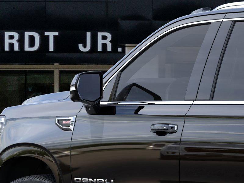 GMC Yukon Xl Denali Four Wheel Drive Suv - Thumbnail 14