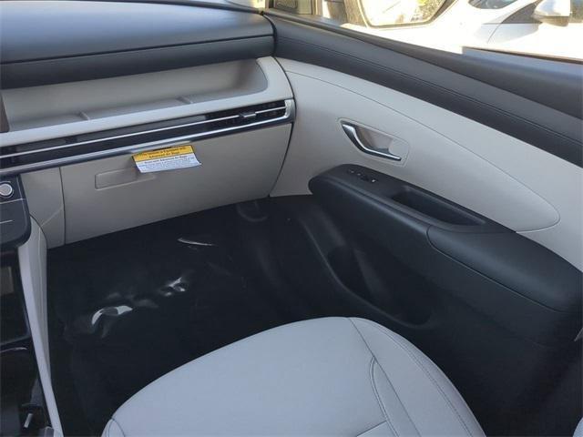 Hyundai Tucson Se Fwd Fwd 4D Sport Utility - Thumbnail 18