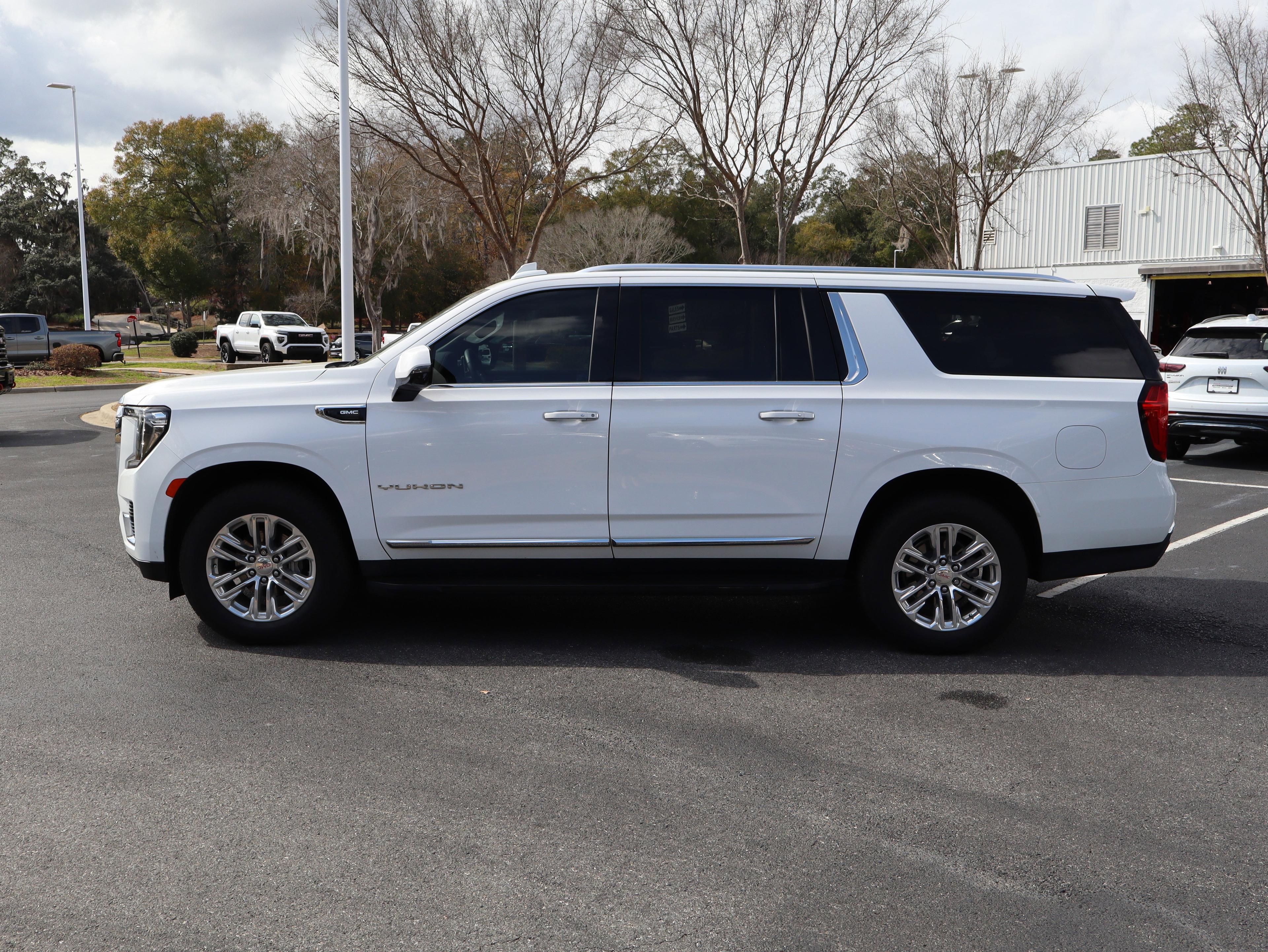 GMC Yukon Xl Slt Four Wheel Drive Suv - Thumbnail 9