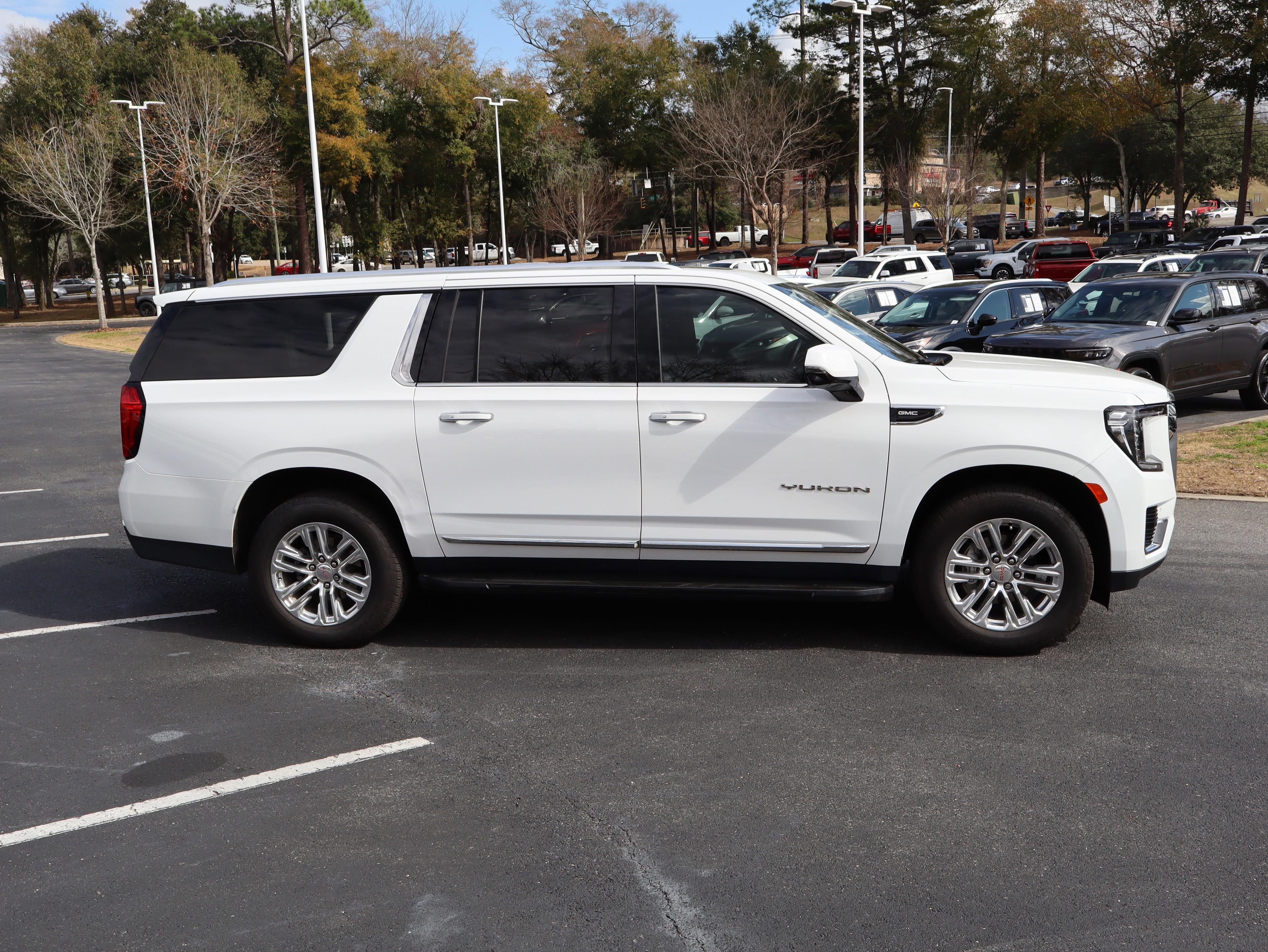 GMC Yukon Xl Slt Four Wheel Drive Suv - Thumbnail 7