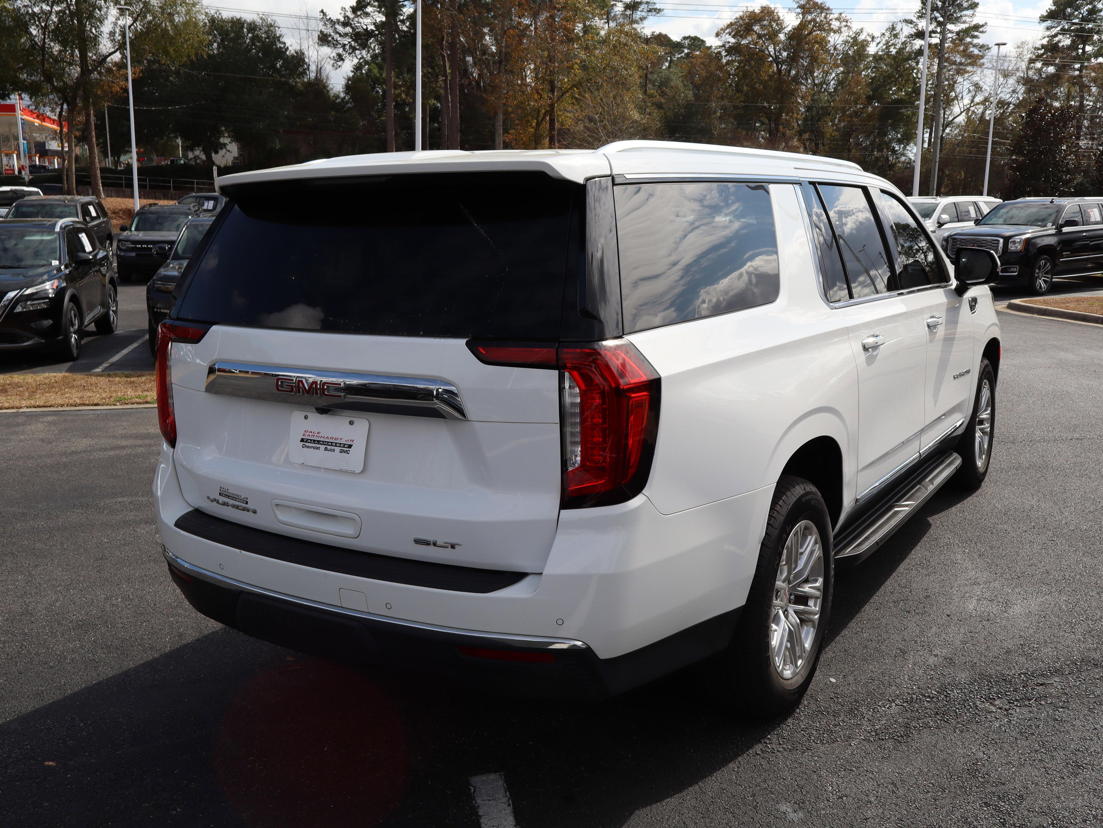 GMC Yukon Xl Slt Four Wheel Drive Suv - Thumbnail 3