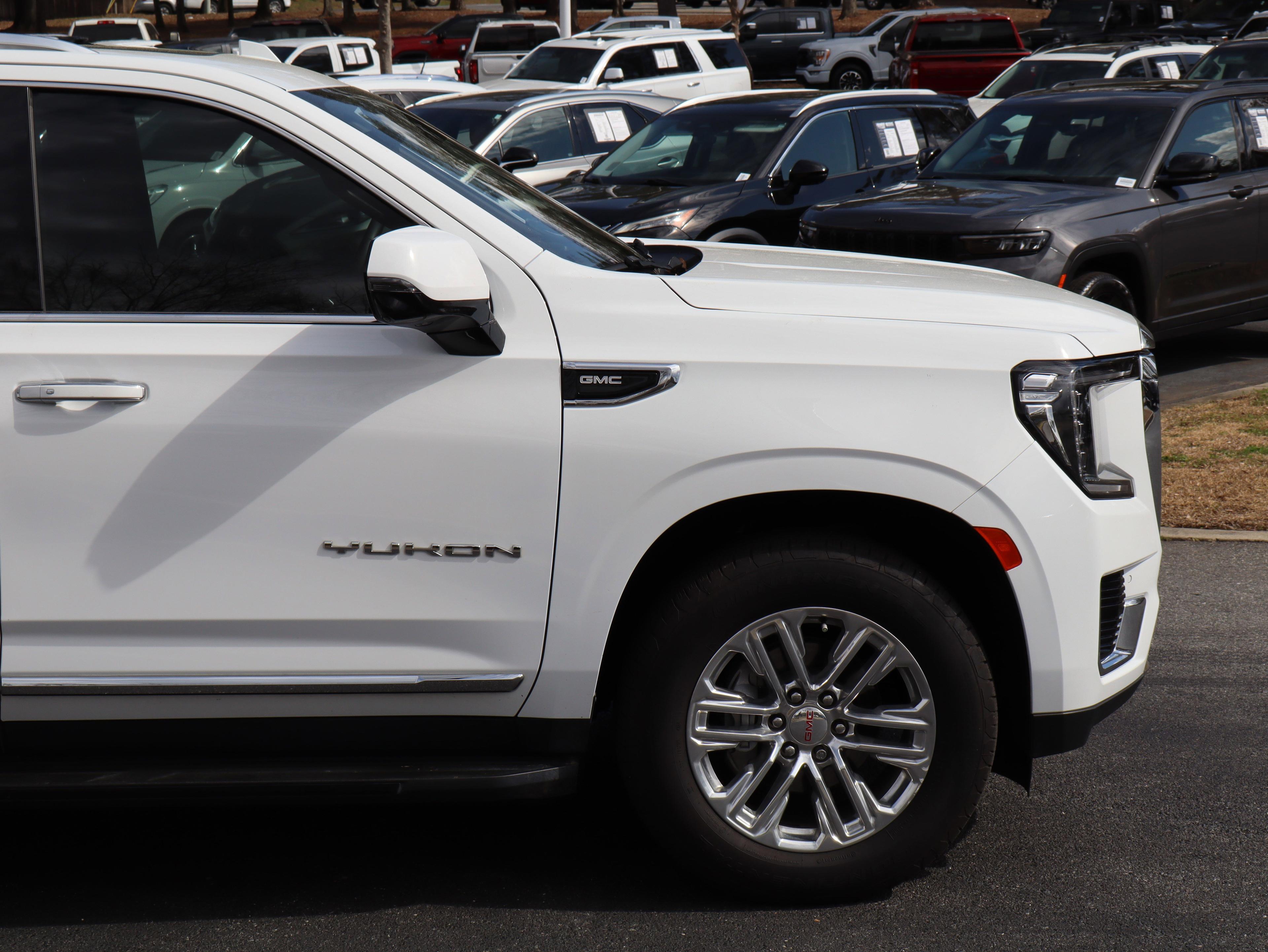 GMC Yukon Xl Slt Four Wheel Drive Suv - Thumbnail 6