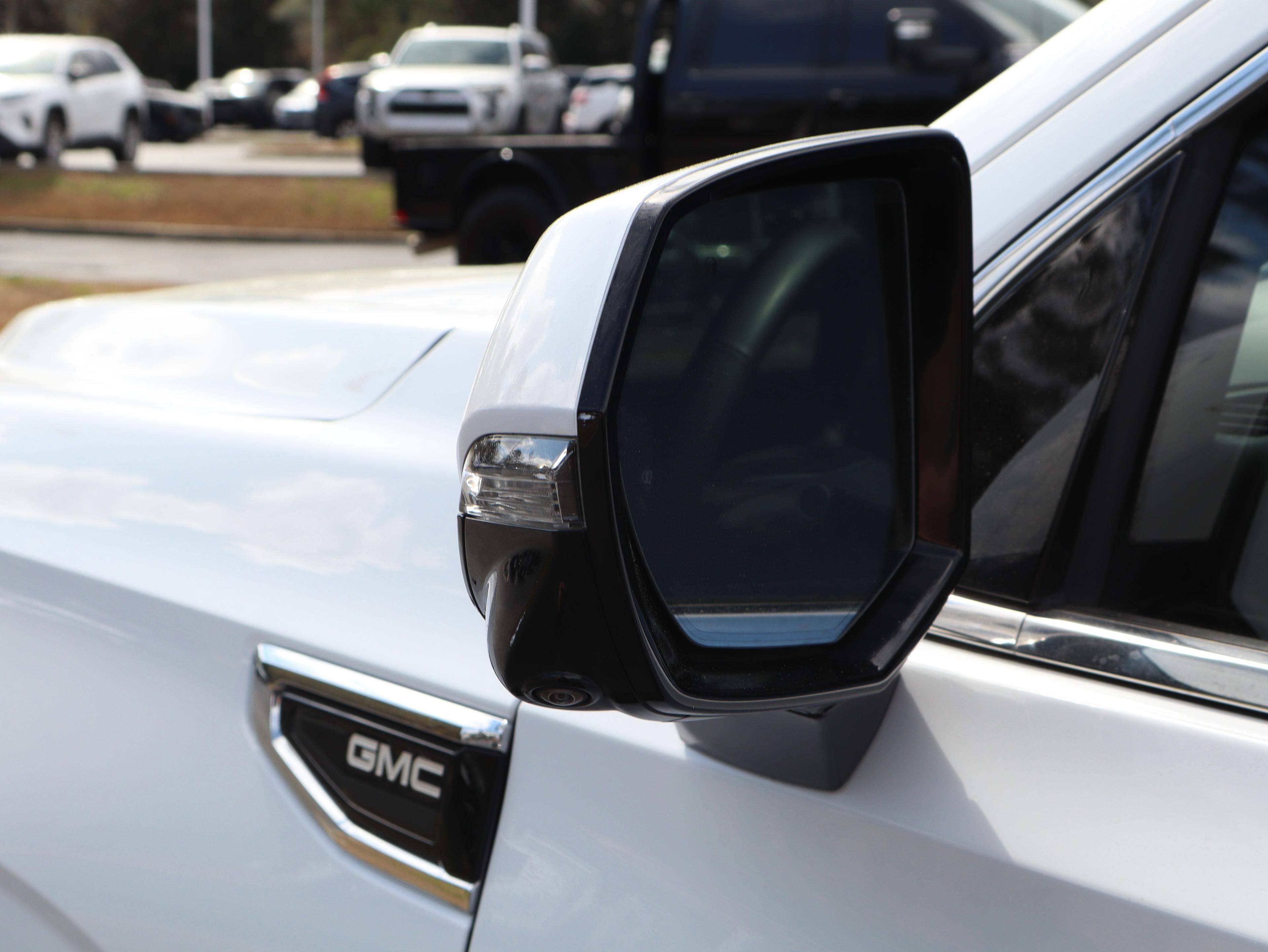 GMC Yukon Xl Slt Four Wheel Drive Suv - Thumbnail 18