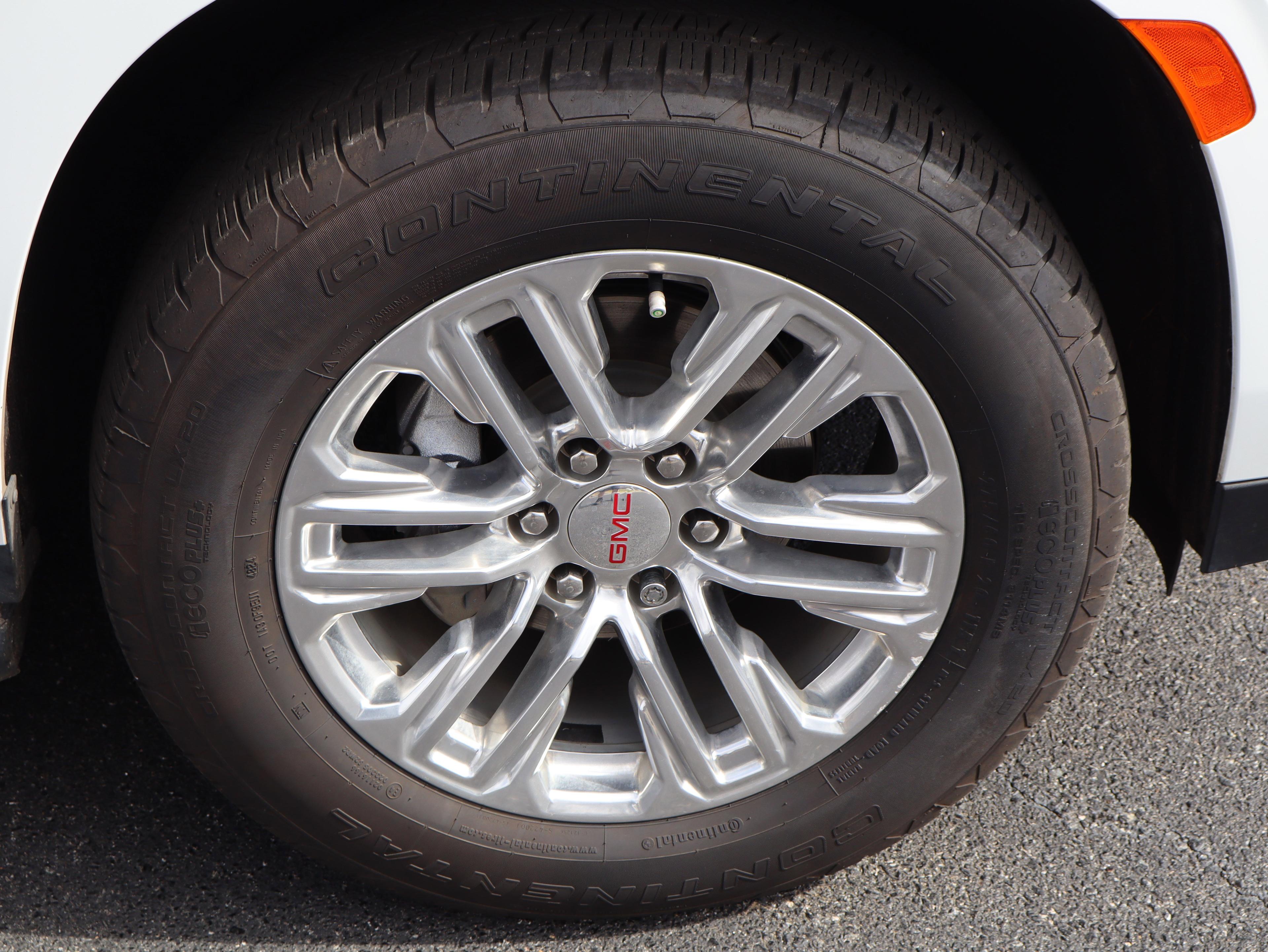 GMC Yukon Xl Slt Four Wheel Drive Suv - Thumbnail 14