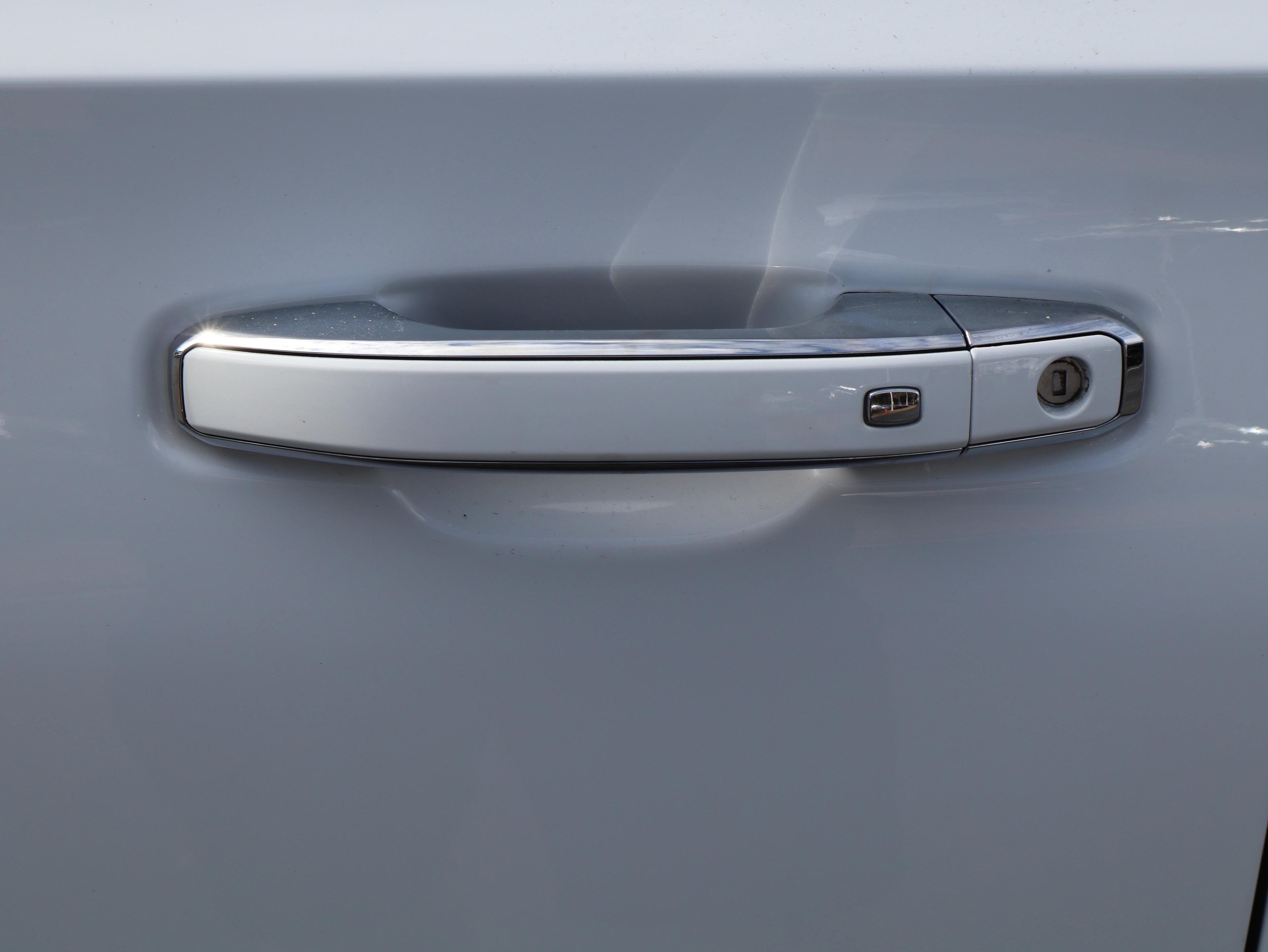 GMC Yukon Xl Slt Four Wheel Drive Suv - Thumbnail 19