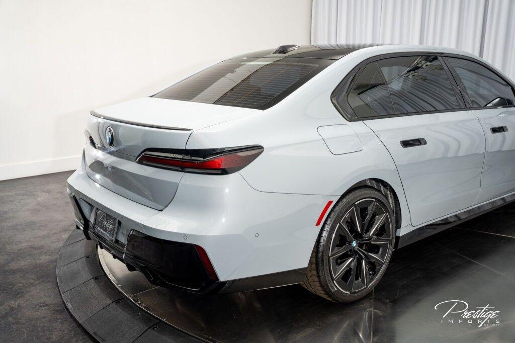 BMW 7 Series - Thumbnail 19