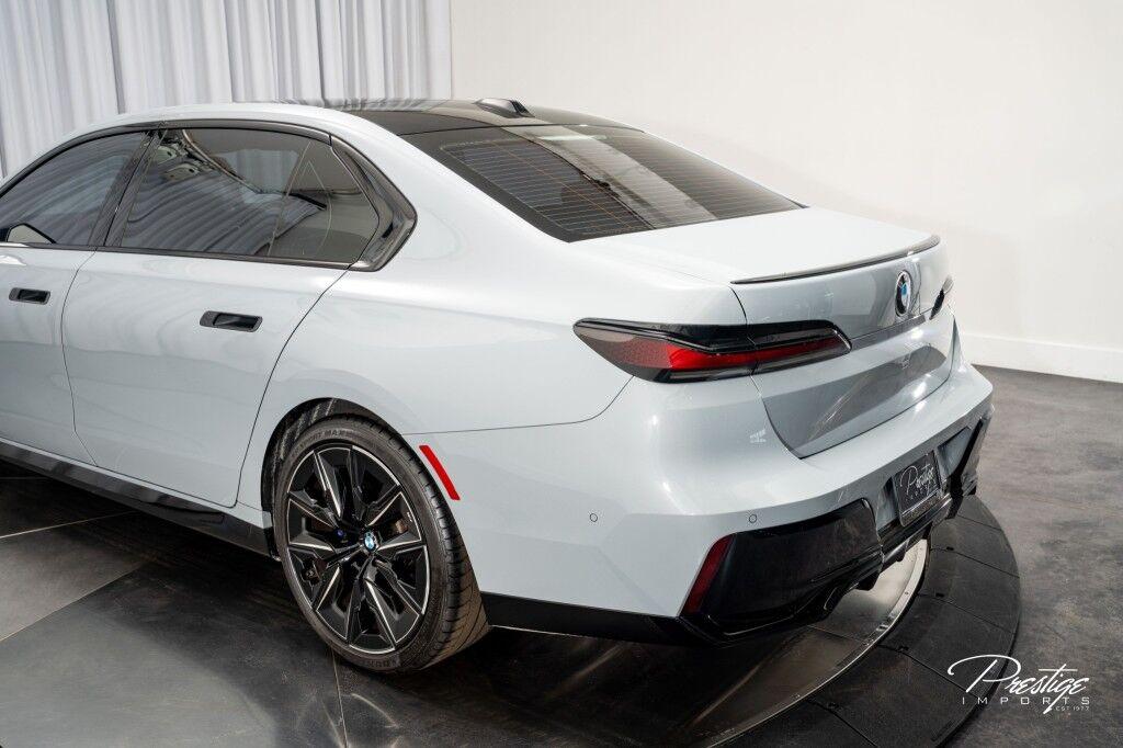 BMW 7 Series - Thumbnail 14