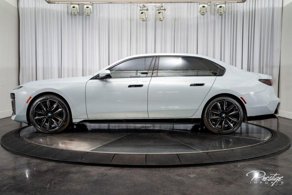BMW 7 Series - Thumbnail 10