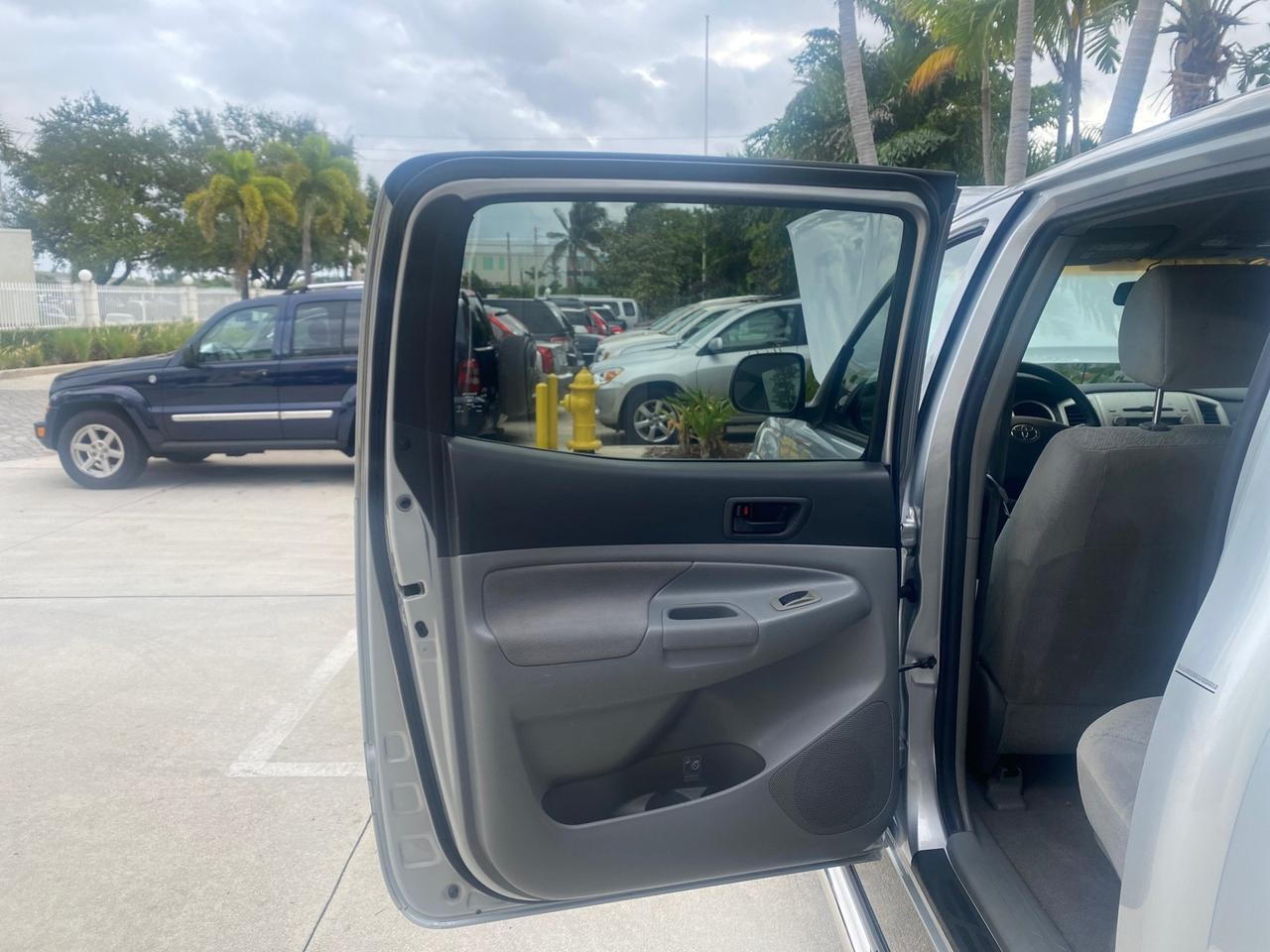 Toyota Tacoma - Thumbnail 14