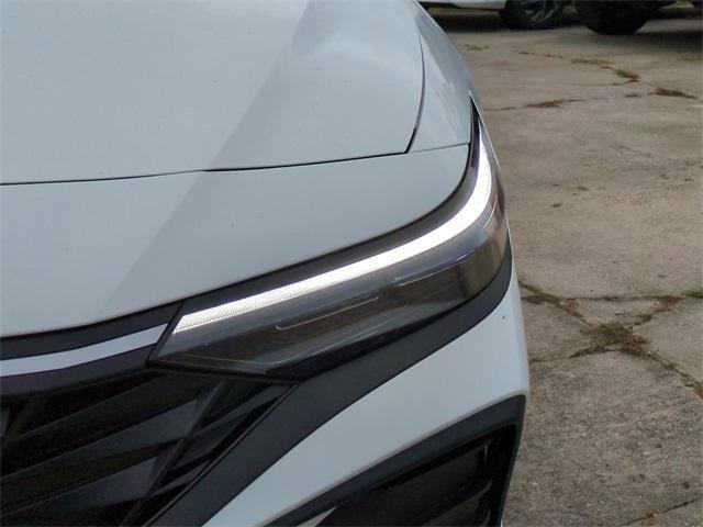 Hyundai Elantra Hybrid Sel Sport Fwd 4D Sedan - Thumbnail 11