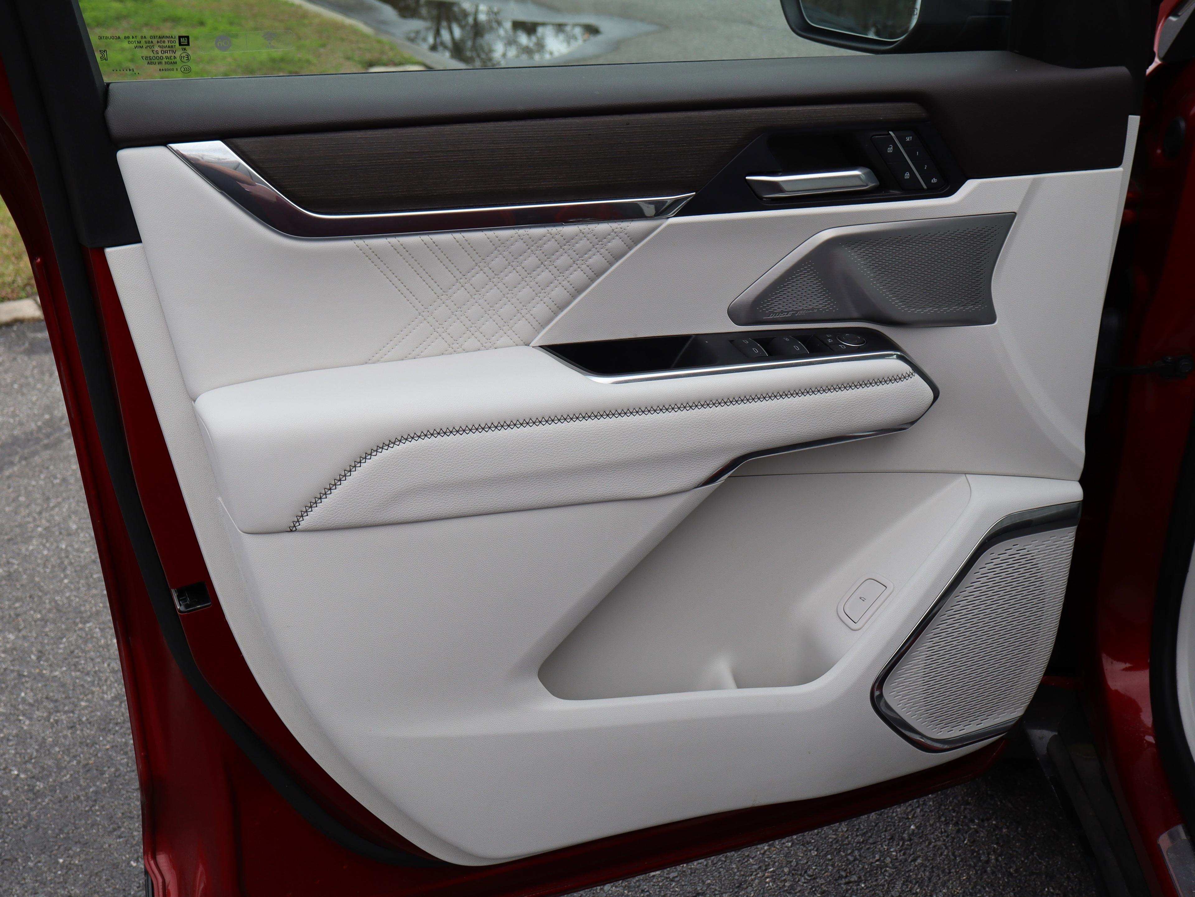 GMC Acadia Denali Front Wheel Drive Suv - Thumbnail 11