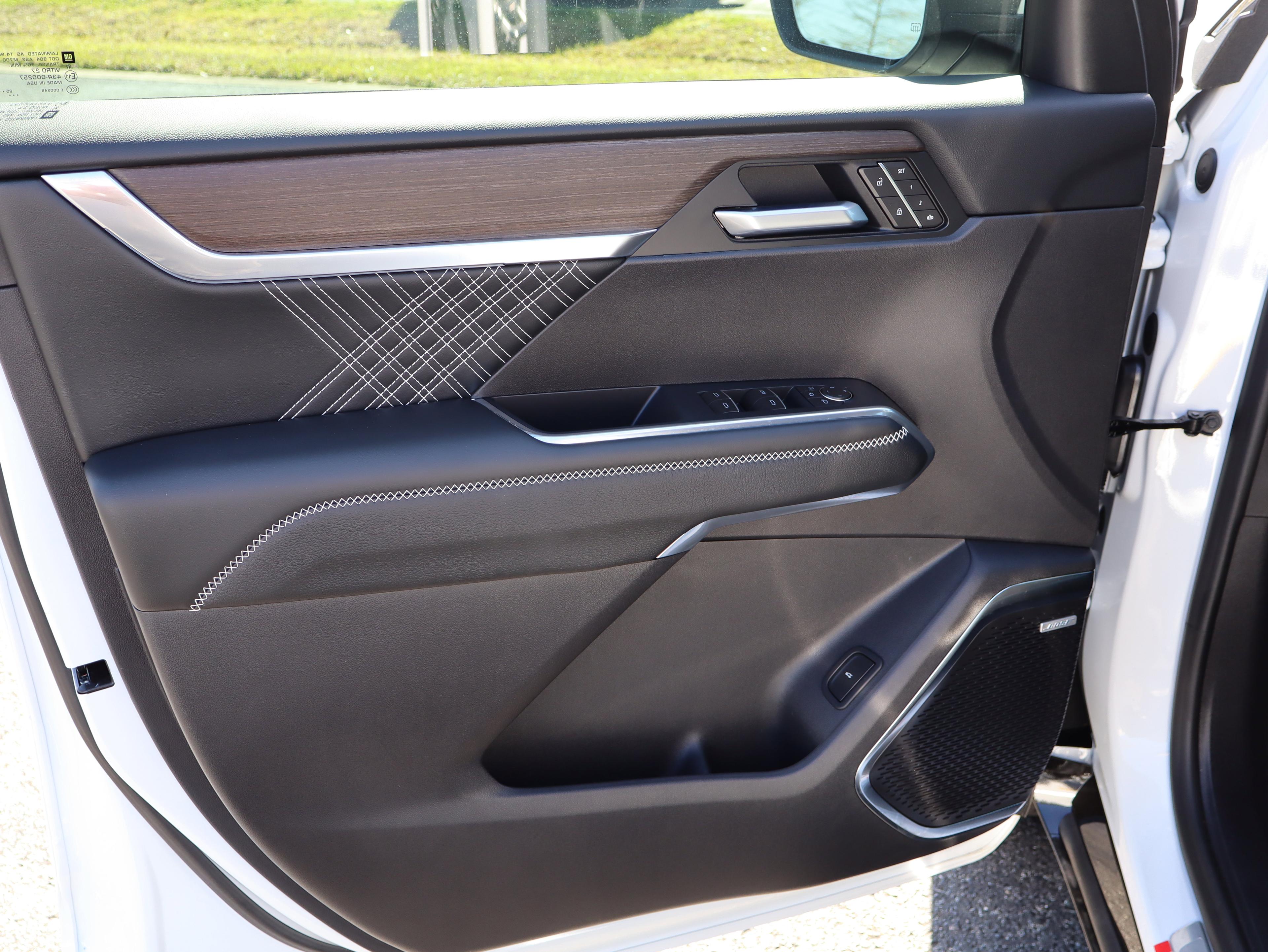 GMC Acadia Denali Front Wheel Drive Suv - Thumbnail 15