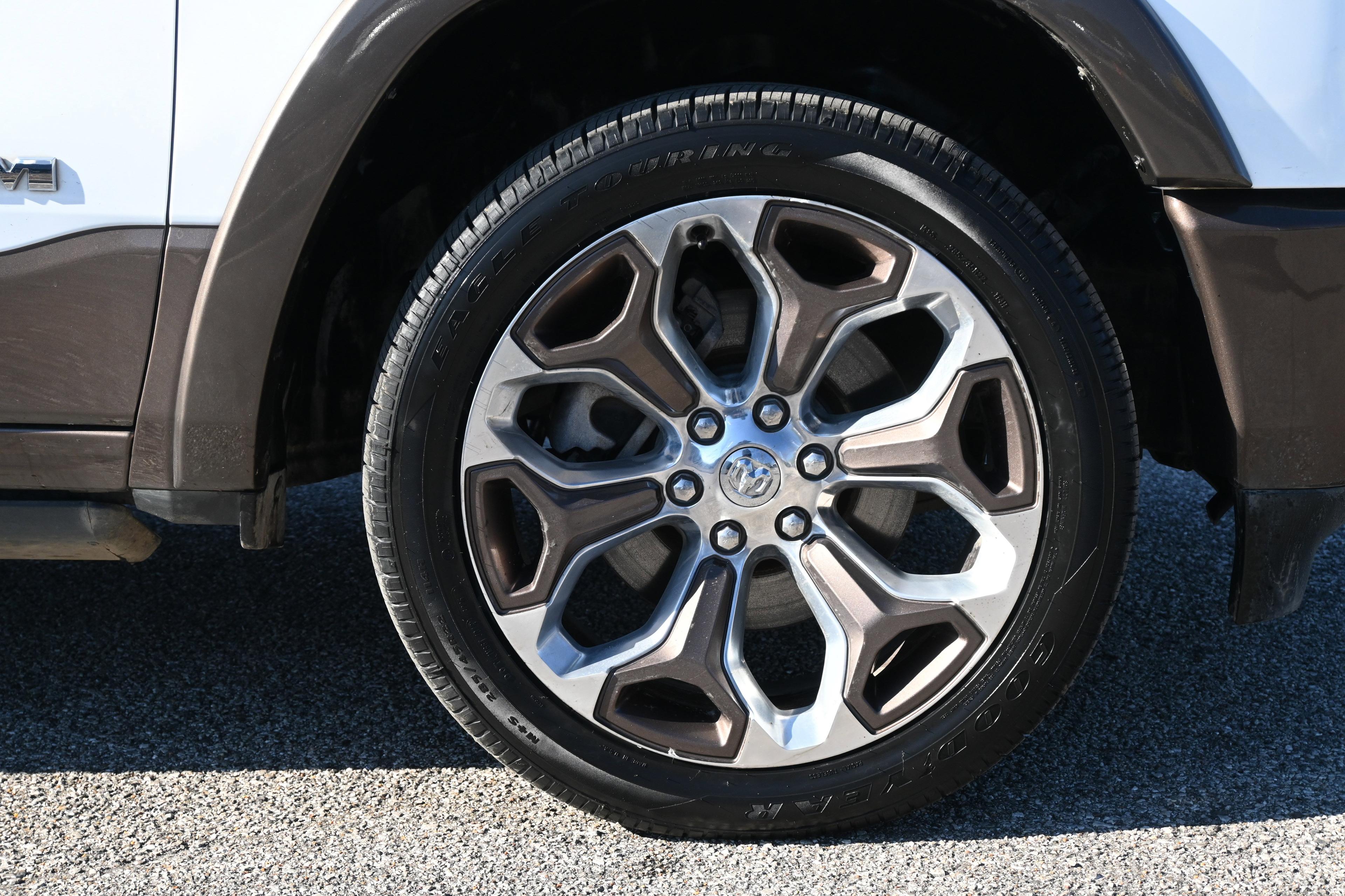 Ram 1500 Limited Longhorn Crew Cab 4X4 5'7" Box 4-Wheel Drive Crew Cab - Thumbnail 13