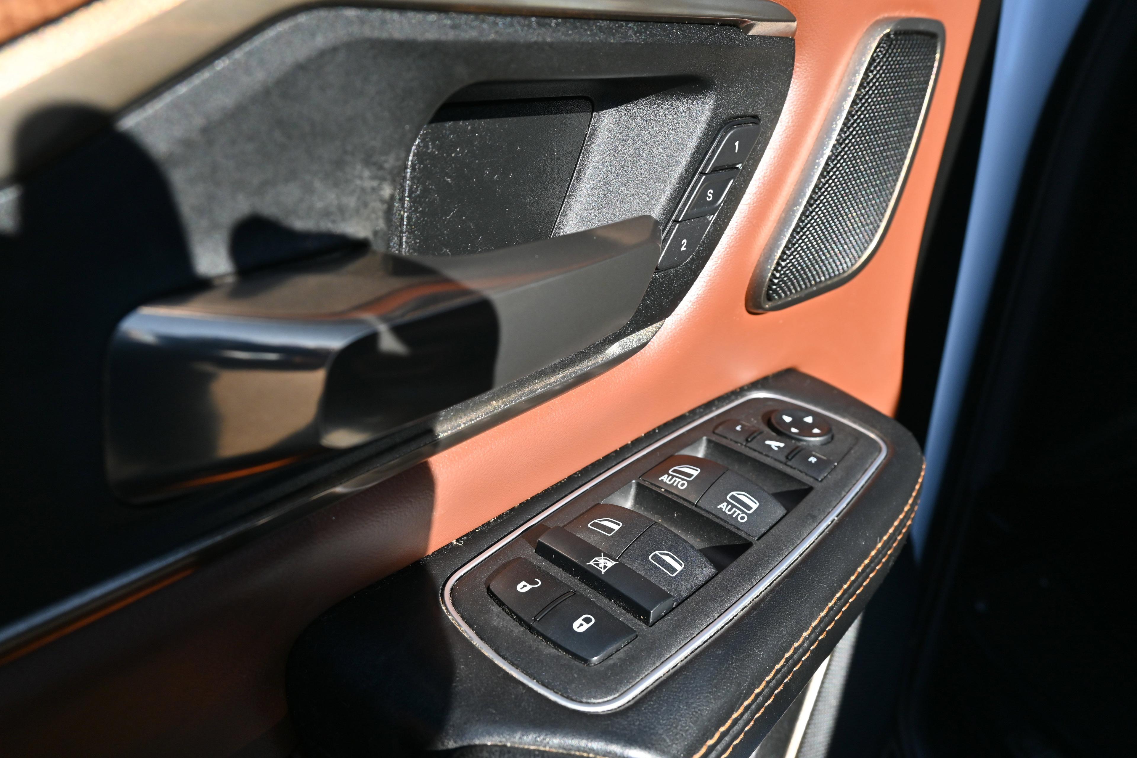 Ram 1500 Limited Longhorn Crew Cab 4X4 5'7" Box 4-Wheel Drive Crew Cab - Thumbnail 16