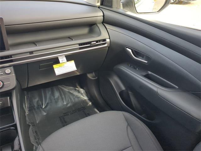 Hyundai Tucson Se Fwd Fwd 4D Sport Utility - Thumbnail 17