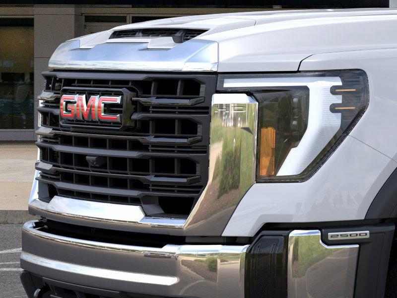 GMC Sierra 2500 Hd Pro Four Wheel Drive Crew Cab - Thumbnail 15