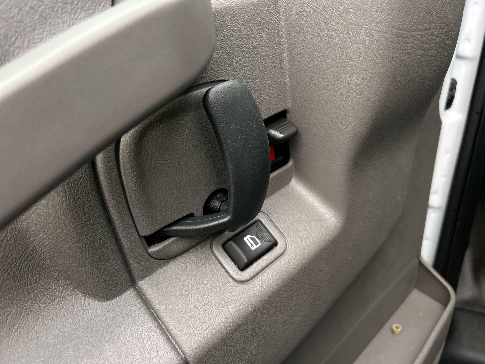 GMC Savana Cargo Work Van Rear Wheel Drive 2500 Regular Wheelbase - Thumbnail 15