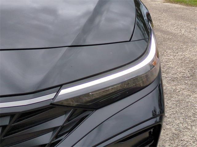 Hyundai Elantra Hybrid Limited Fwd 4D Sedan - Thumbnail 11