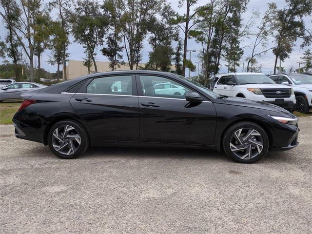 Hyundai Elantra Hybrid Limited Fwd 4D Sedan - Thumbnail 5