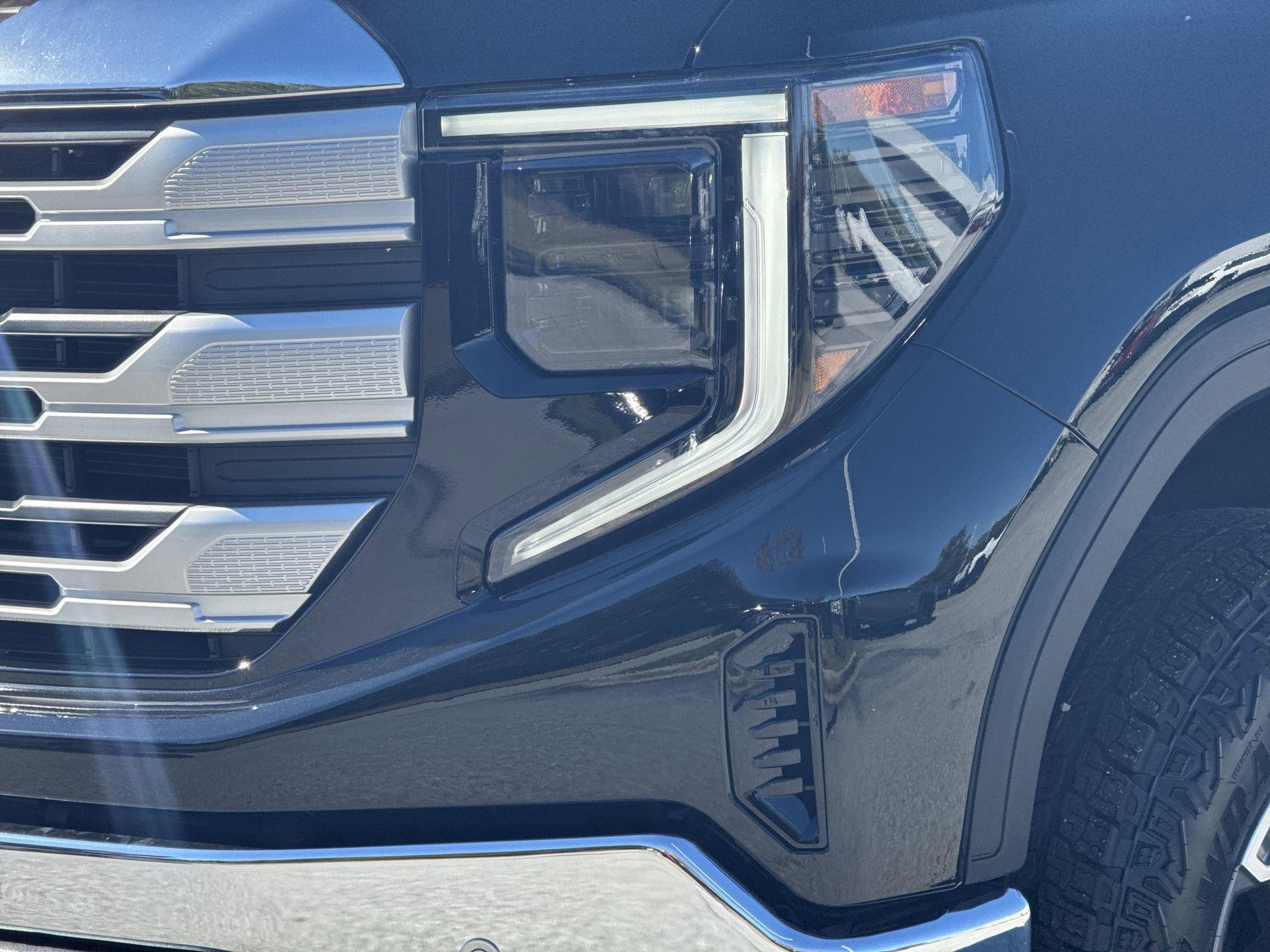 GMC Sierra 1500 Sle Four Wheel Drive Crew Cab - Thumbnail 5