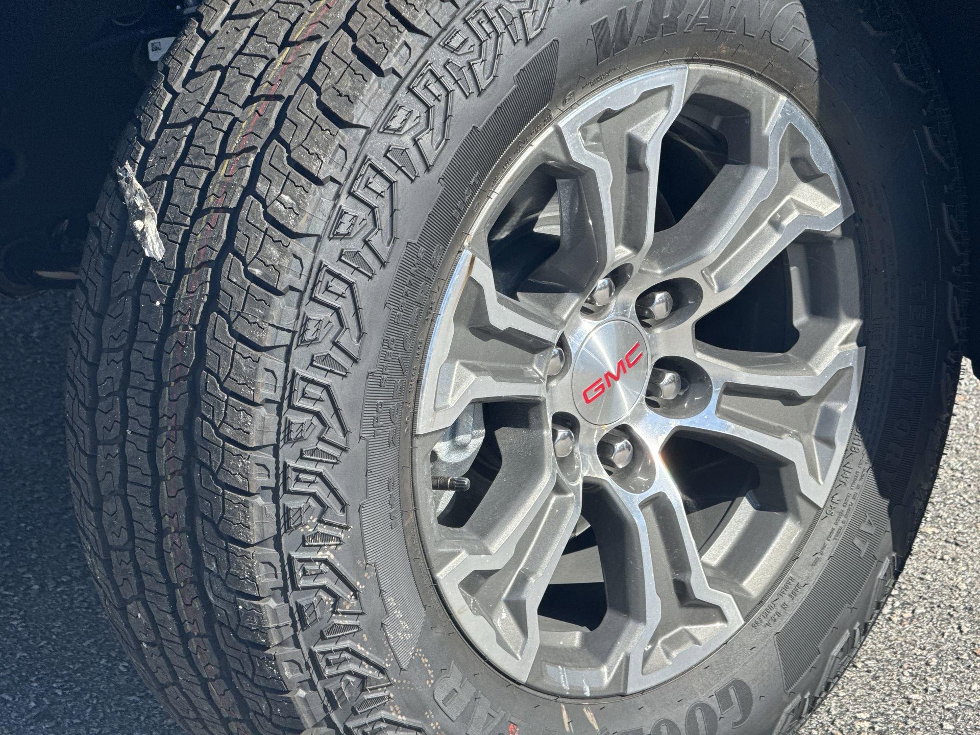 GMC Sierra 1500 Sle Four Wheel Drive Crew Cab - Thumbnail 11