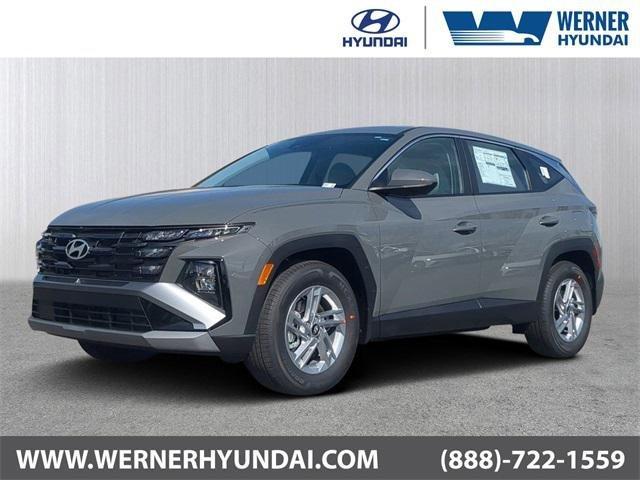 Hyundai Tucson Se Fwd Fwd 4D Sport Utility - Thumbnail 2