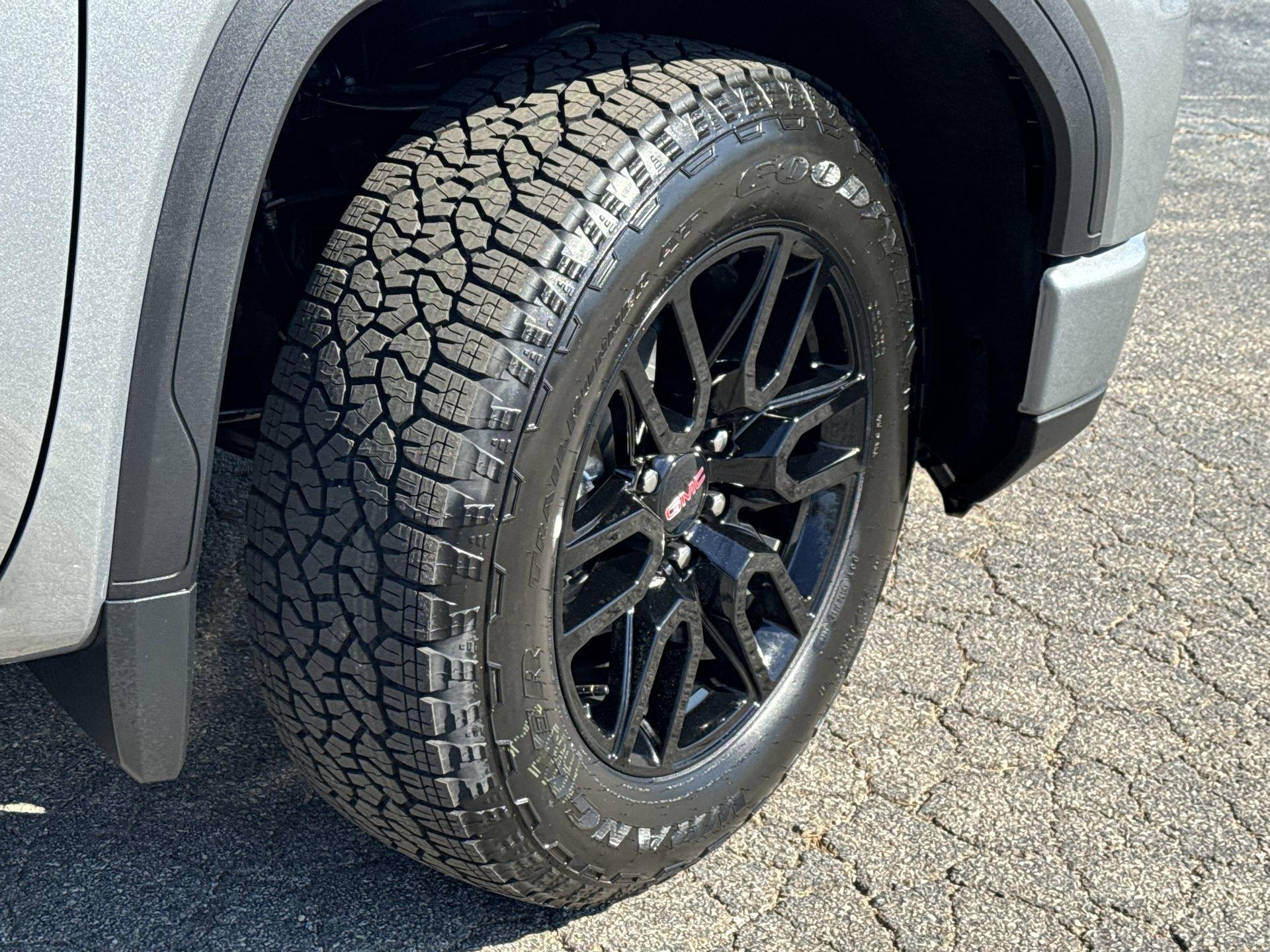 GMC Sierra 1500 Elevation Four Wheel Drive Crew Cab - Thumbnail 11