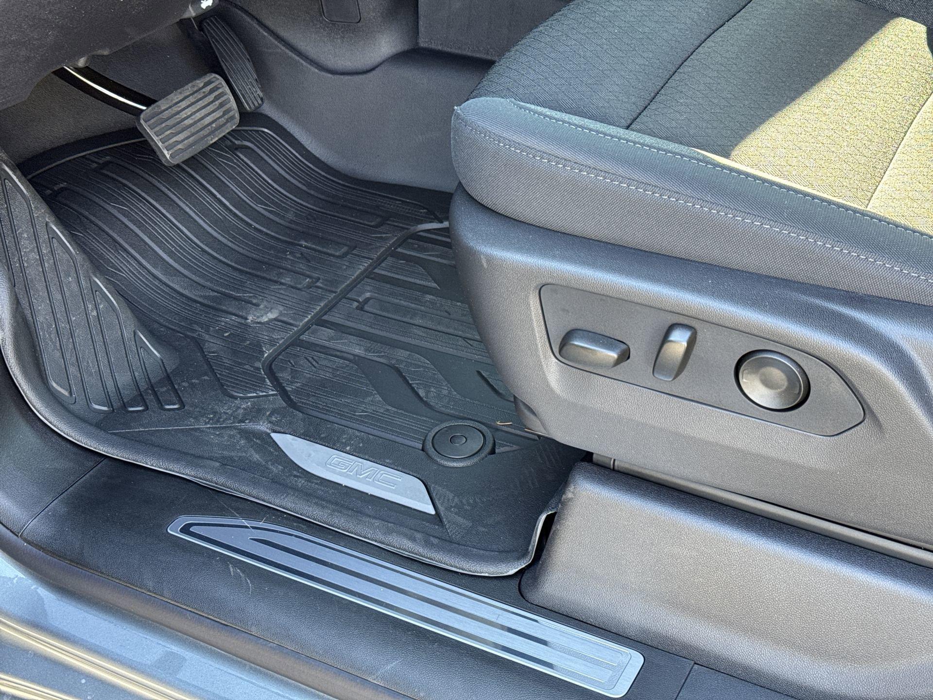 GMC Sierra 1500 Elevation Four Wheel Drive Crew Cab - Thumbnail 16