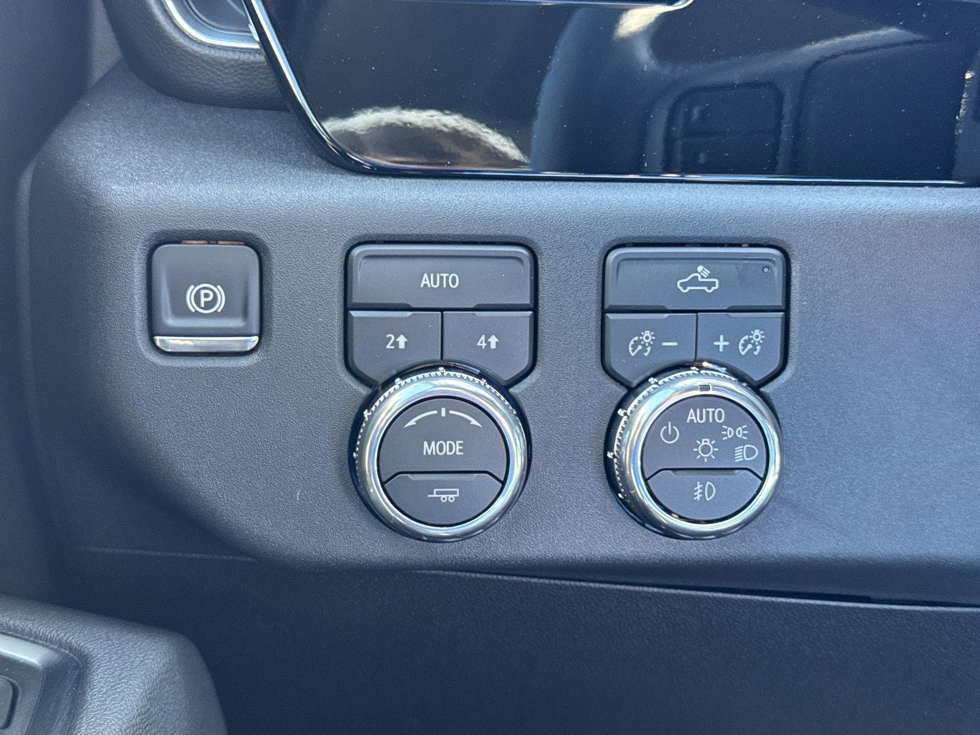 GMC Sierra 1500 Elevation Four Wheel Drive Crew Cab - Thumbnail 18