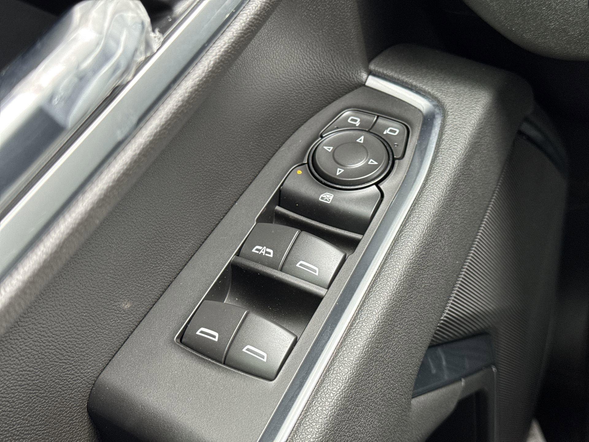 GMC Sierra 1500 Sle Four Wheel Drive Crew Cab - Thumbnail 14