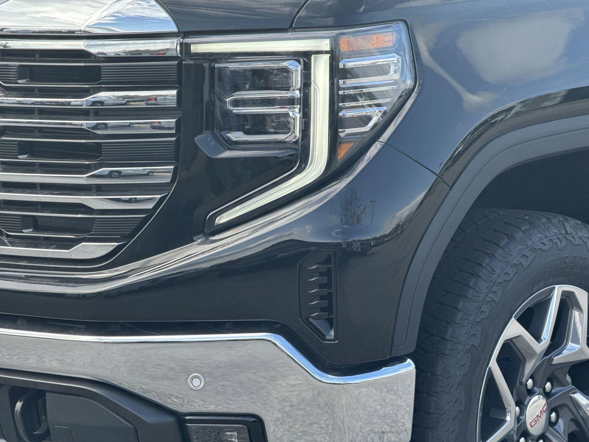 GMC Sierra 1500 Slt Four Wheel Drive Crew Cab - Thumbnail 5