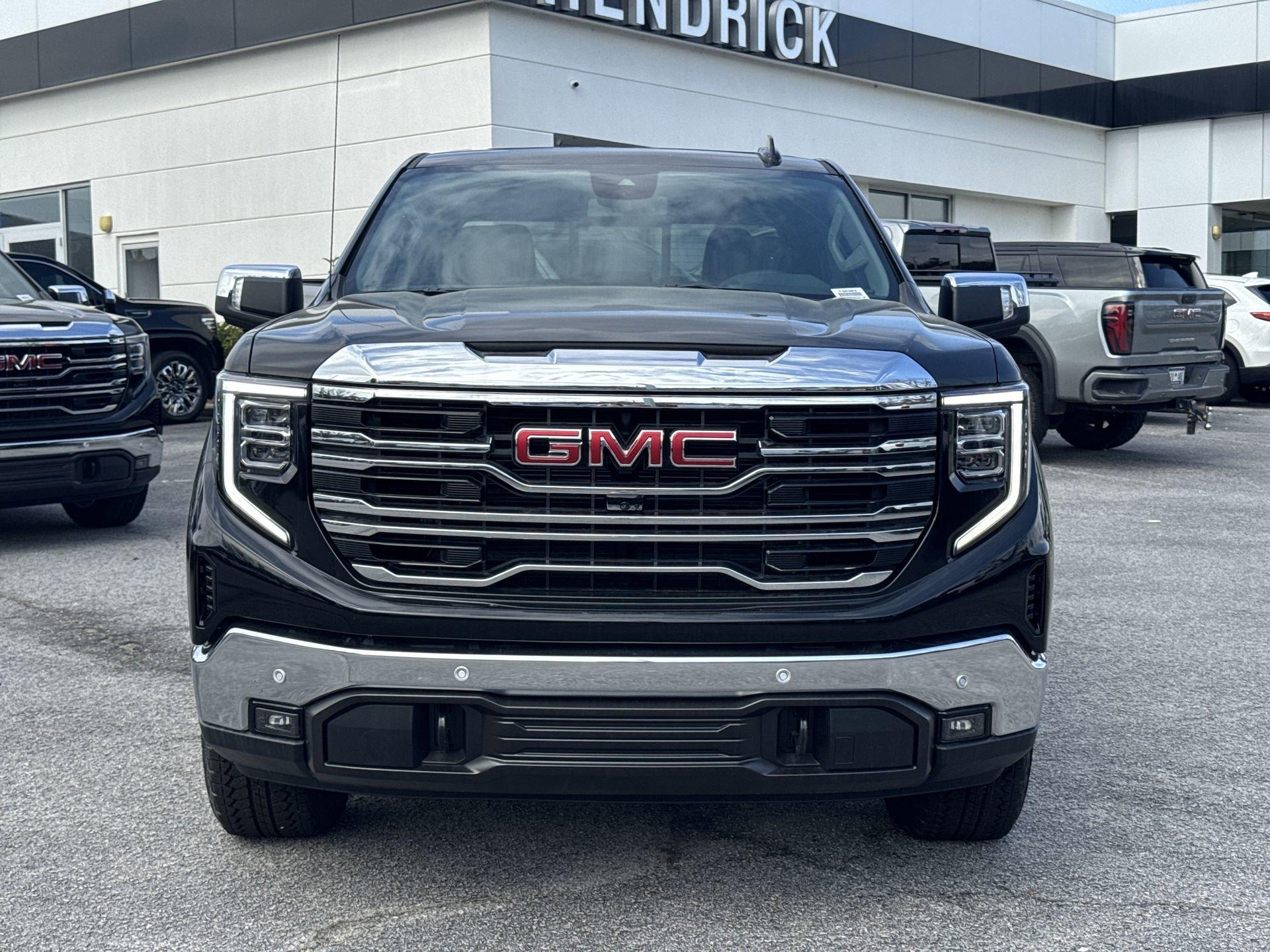 GMC Sierra 1500 Slt Four Wheel Drive Crew Cab - Thumbnail 3