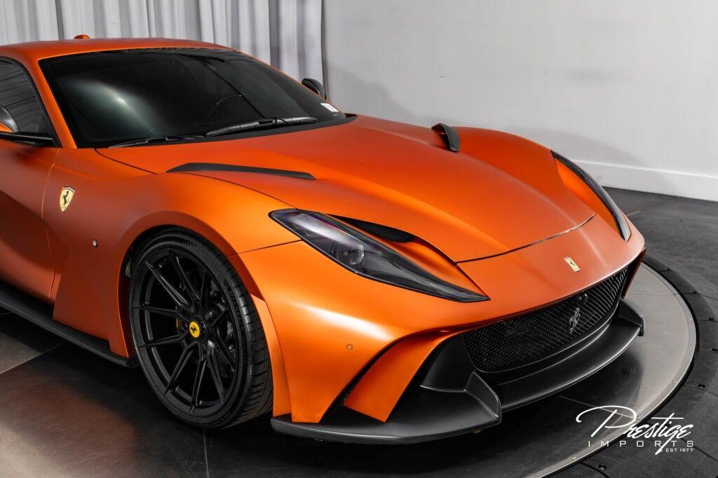 Ferrari 812 Superfast - Thumbnail 2