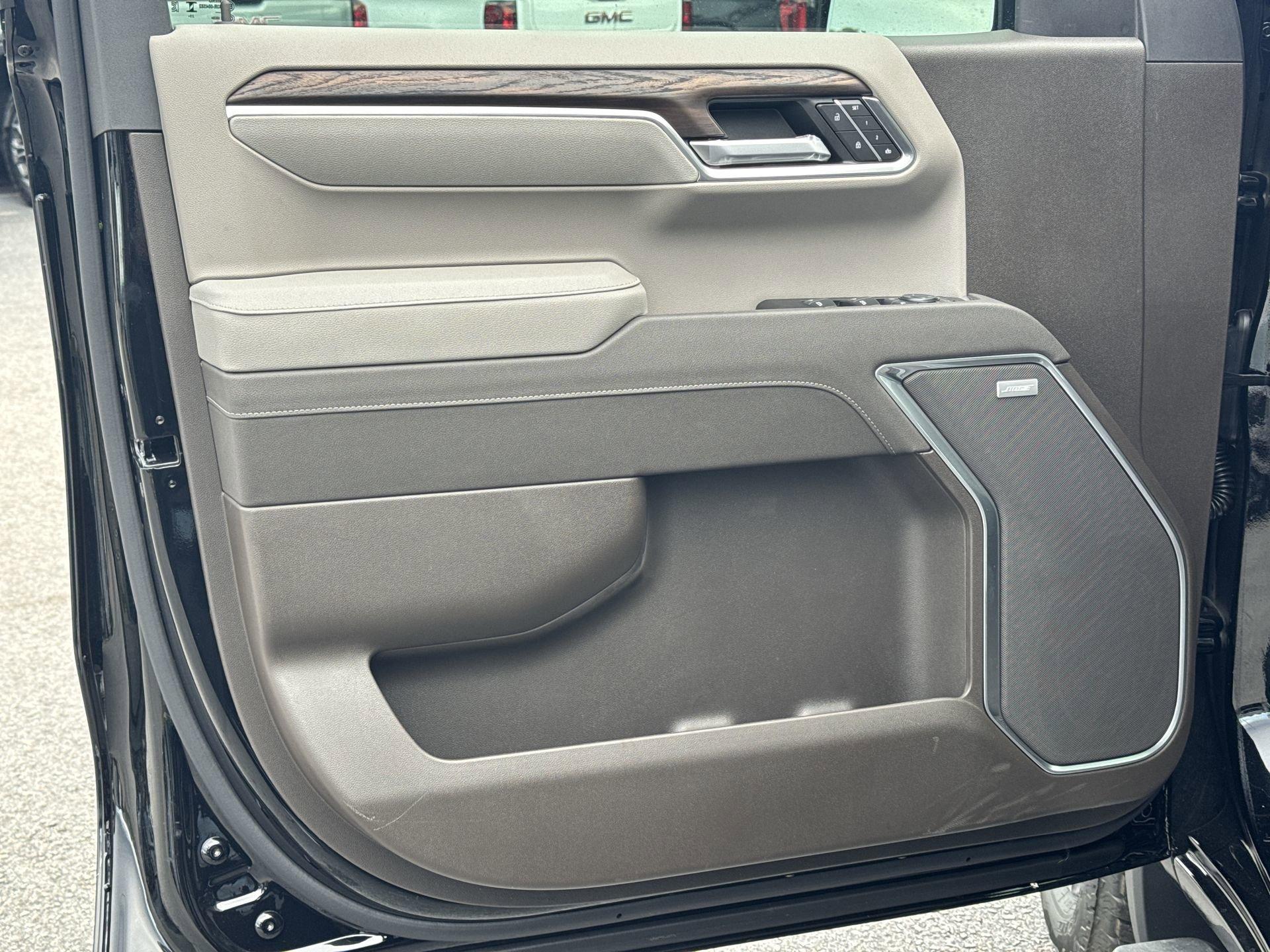 GMC Sierra 1500 Slt Four Wheel Drive Crew Cab - Thumbnail 13