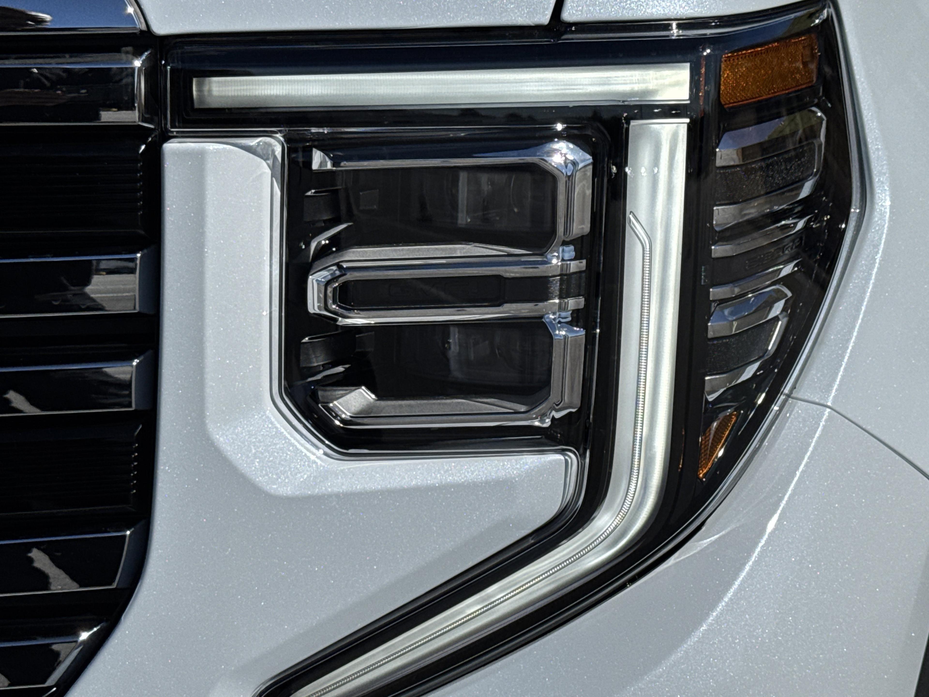 GMC Sierra 1500 Slt Four Wheel Drive Crew Cab - Thumbnail 4