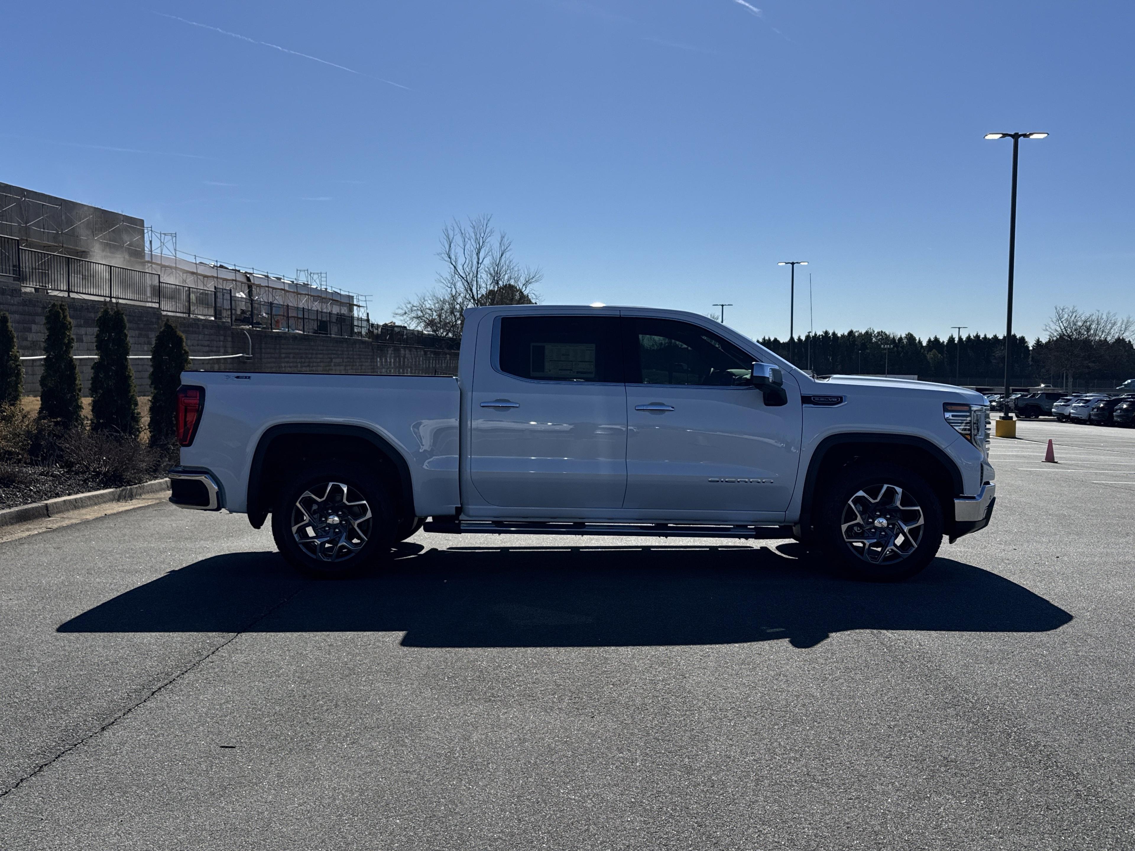 GMC Sierra 1500 Slt Four Wheel Drive Crew Cab - Thumbnail 10