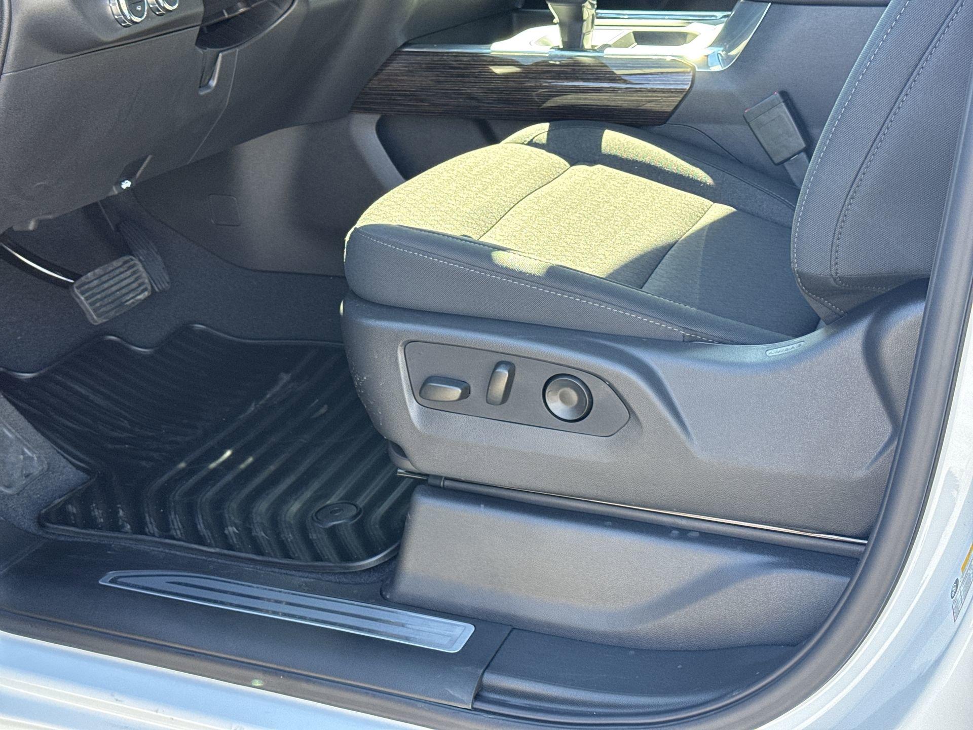 GMC Sierra 1500 Elevation Four Wheel Drive Crew Cab - Thumbnail 16