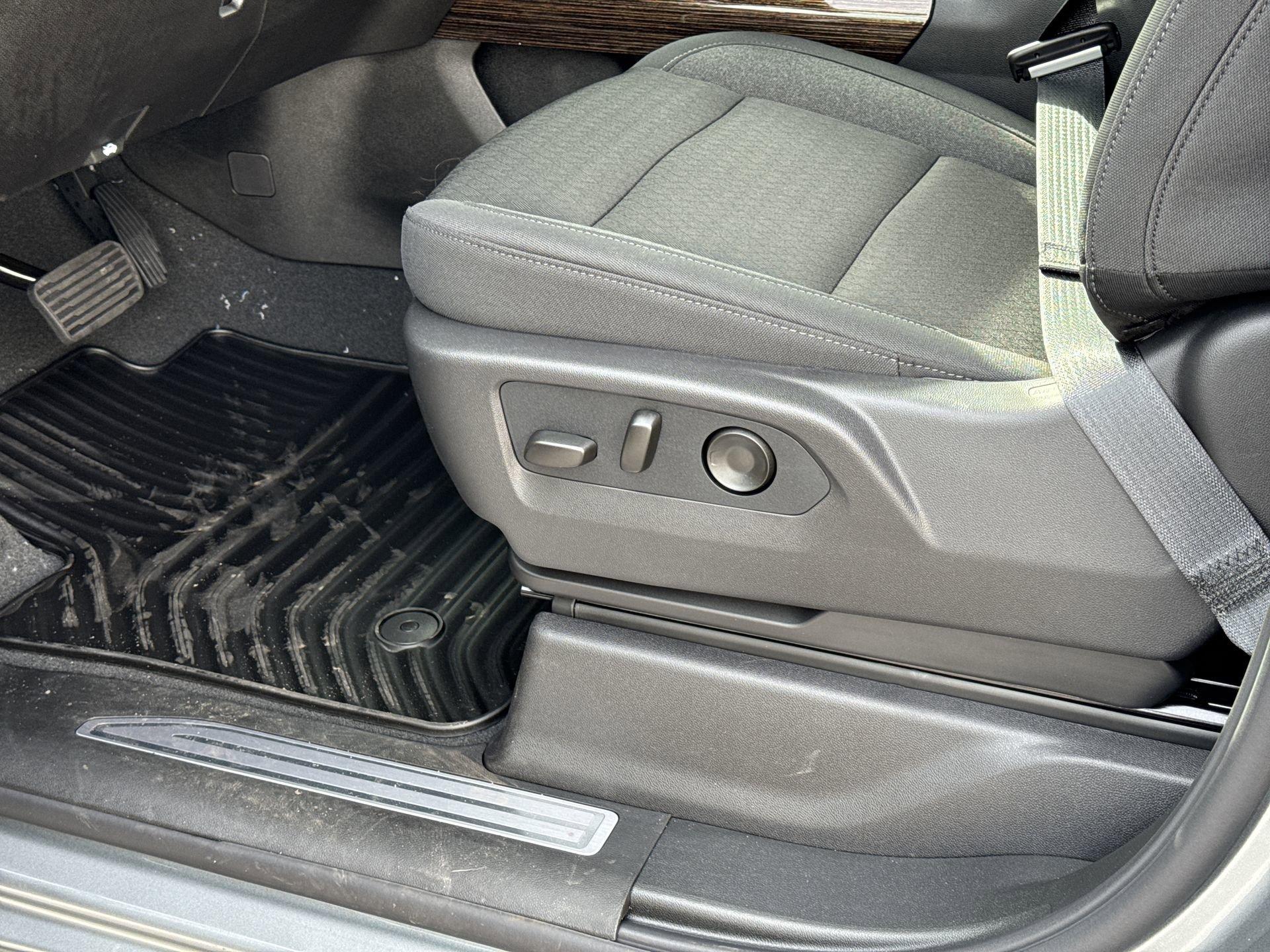 GMC Sierra 1500 Elevation Four Wheel Drive Crew Cab - Thumbnail 16