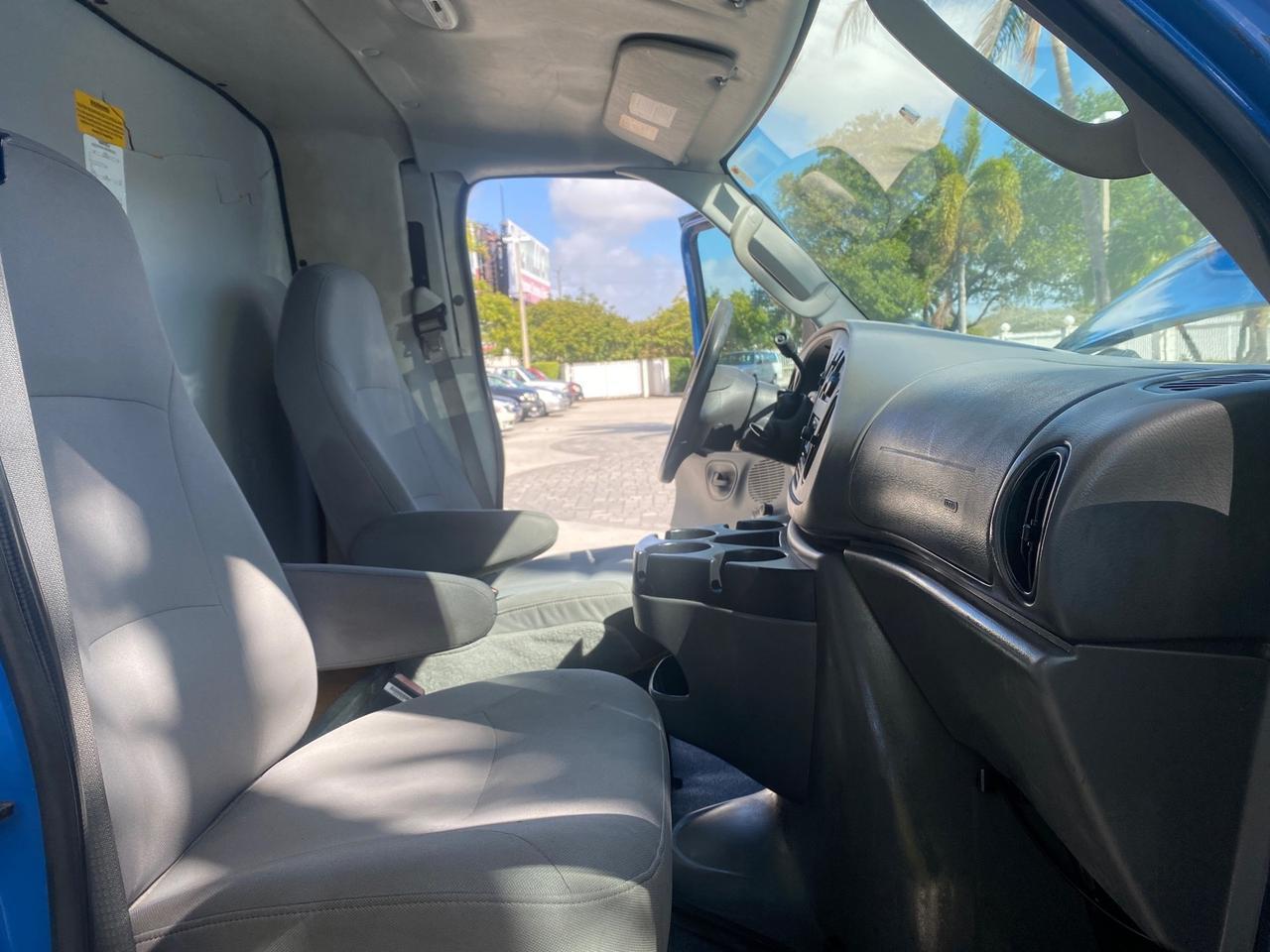 Ford Econoline Commercial Cutaway - Thumbnail 13