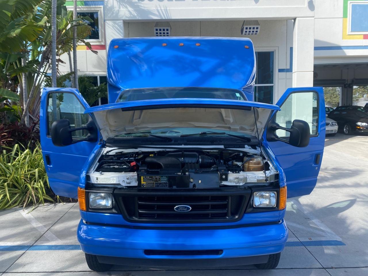 Ford Econoline Commercial Cutaway - Thumbnail 18