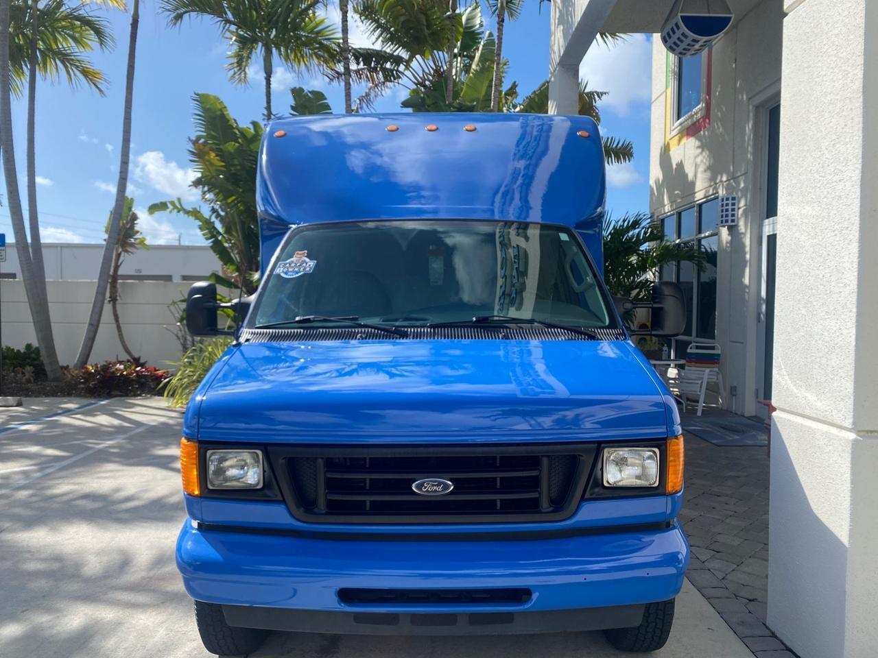 Ford Econoline Commercial Cutaway - Thumbnail 3