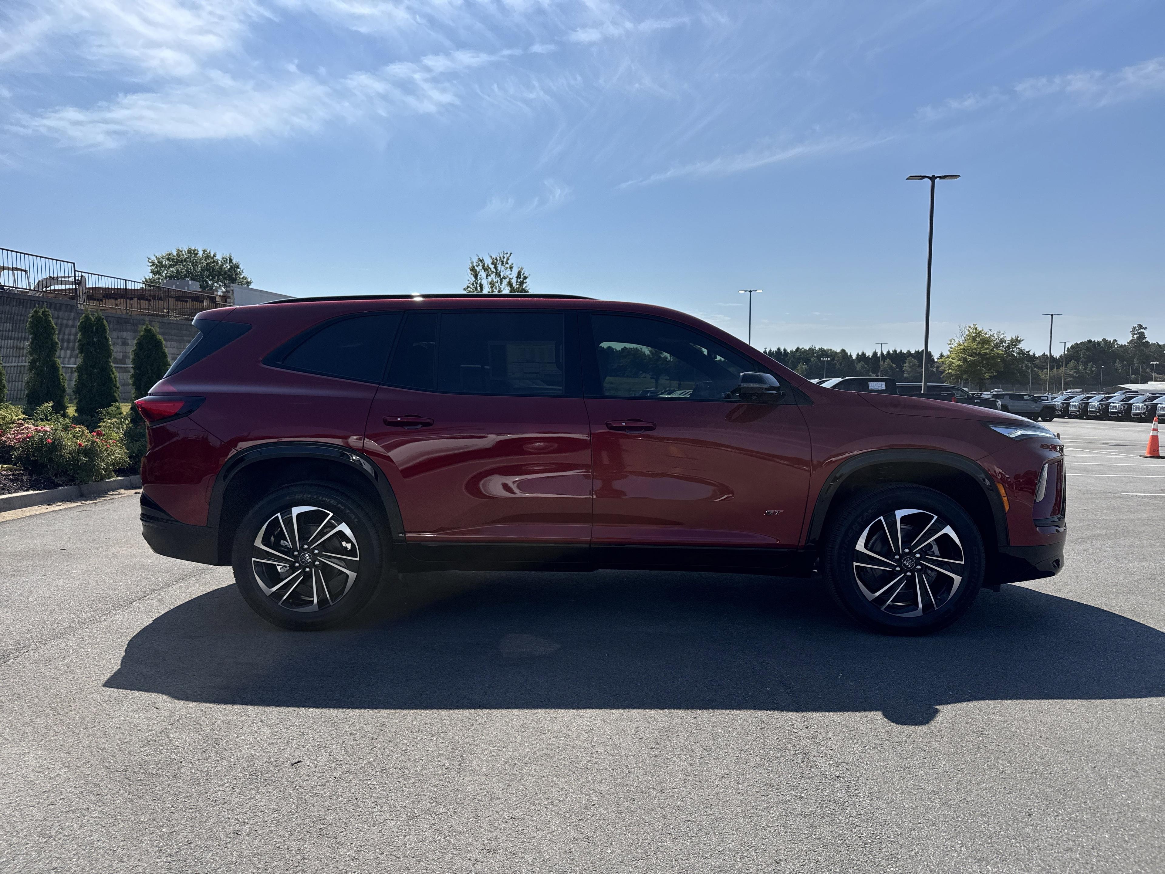 Buick Enclave Sport Touring Front Wheel Drive Suv - Thumbnail 10