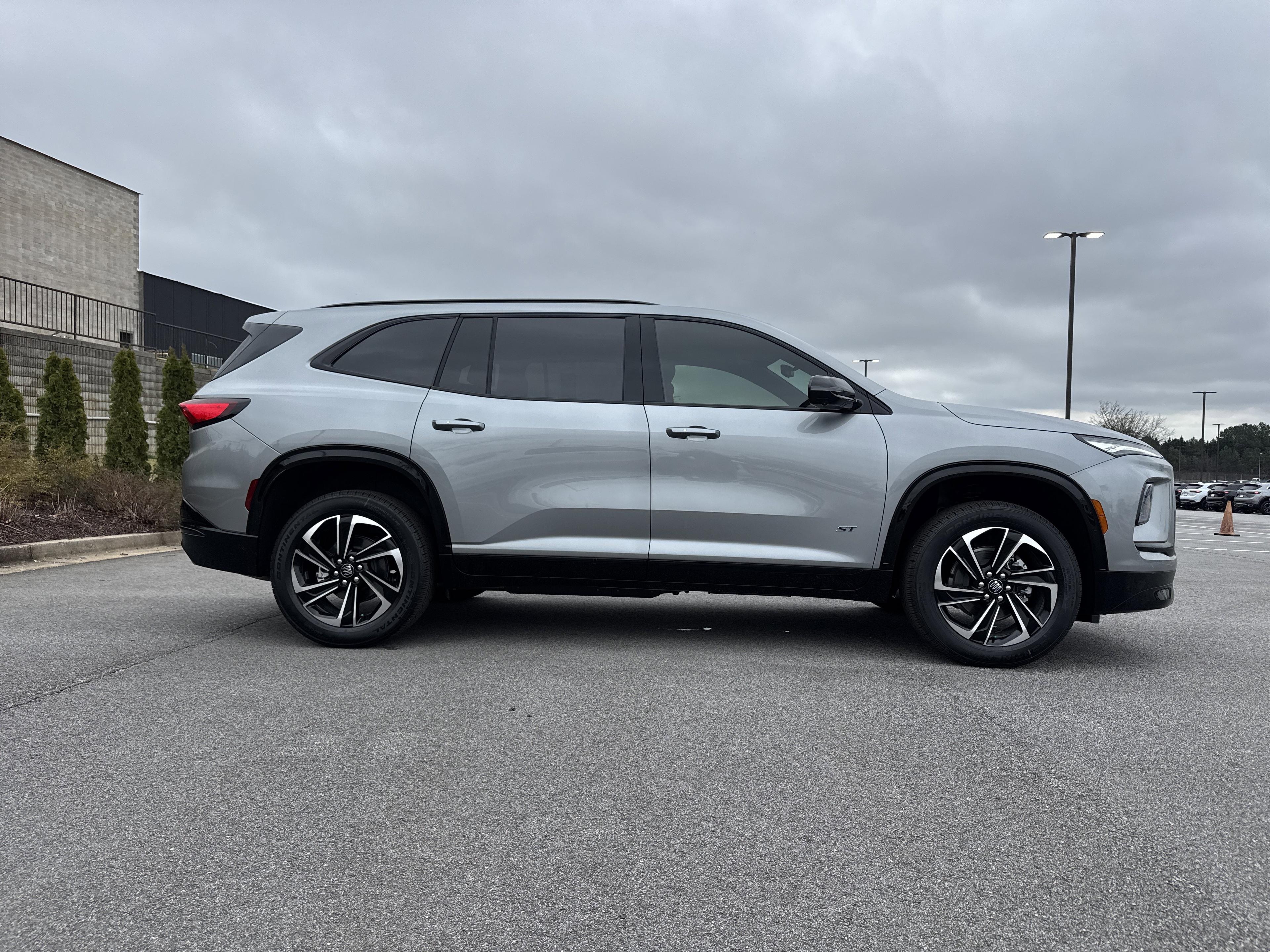 Buick Enclave Sport Touring Front Wheel Drive Suv - Thumbnail 9