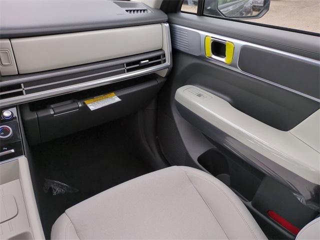 Hyundai Santa Fe Se Fwd Fwd 4D Sport Utility - Thumbnail 16