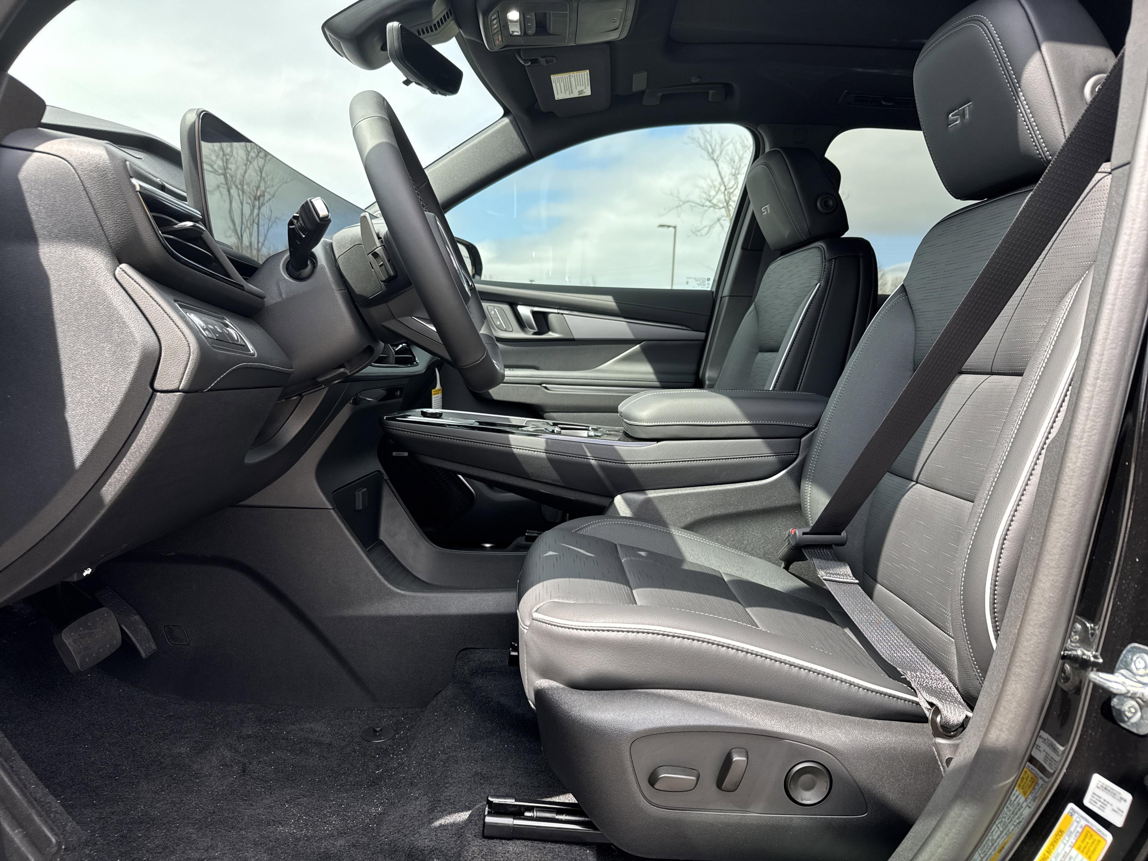 Buick Enclave Sport Touring Front Wheel Drive Suv - Thumbnail 15