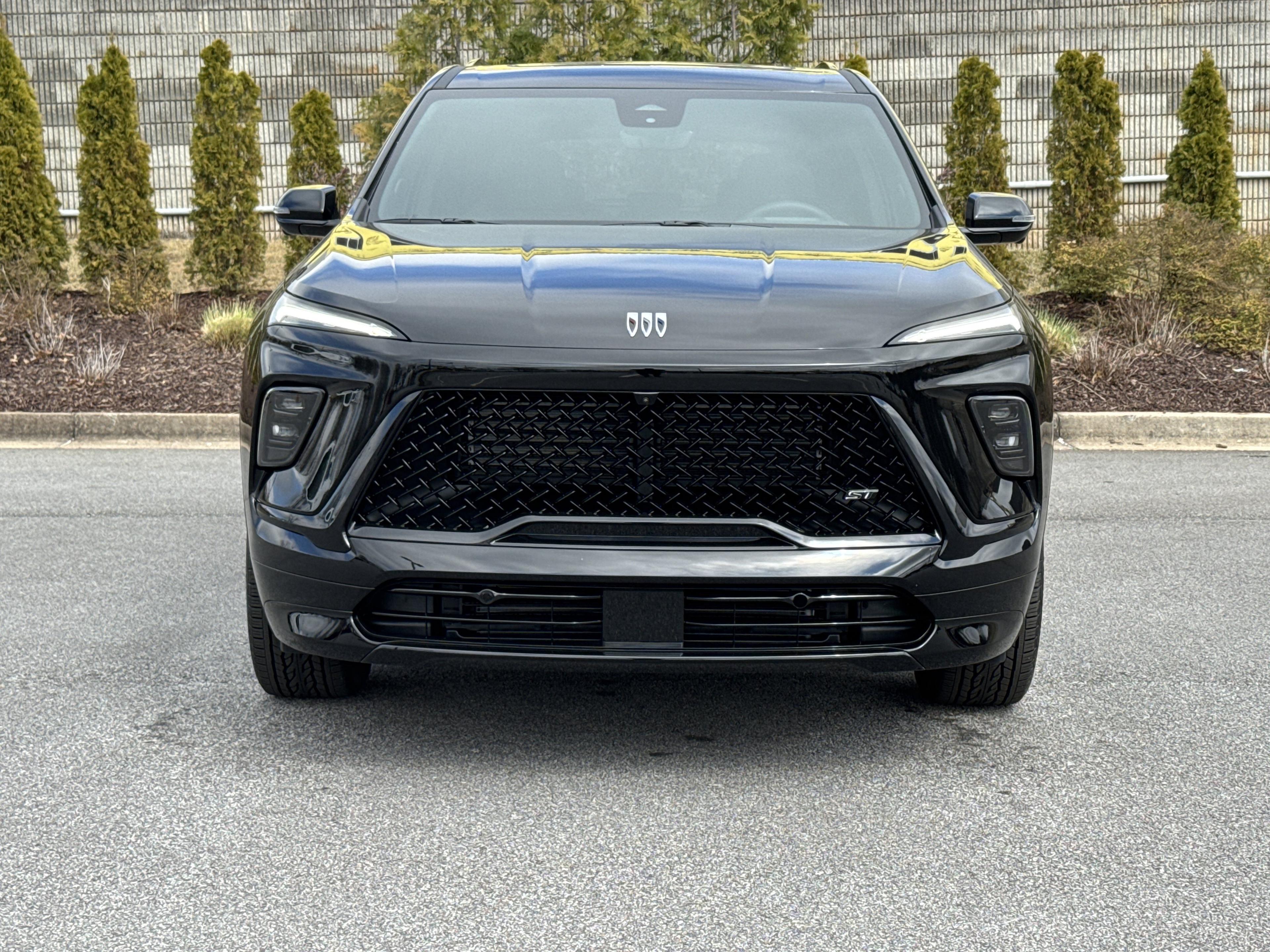 Buick Enclave Sport Touring Front Wheel Drive Suv - Thumbnail 2