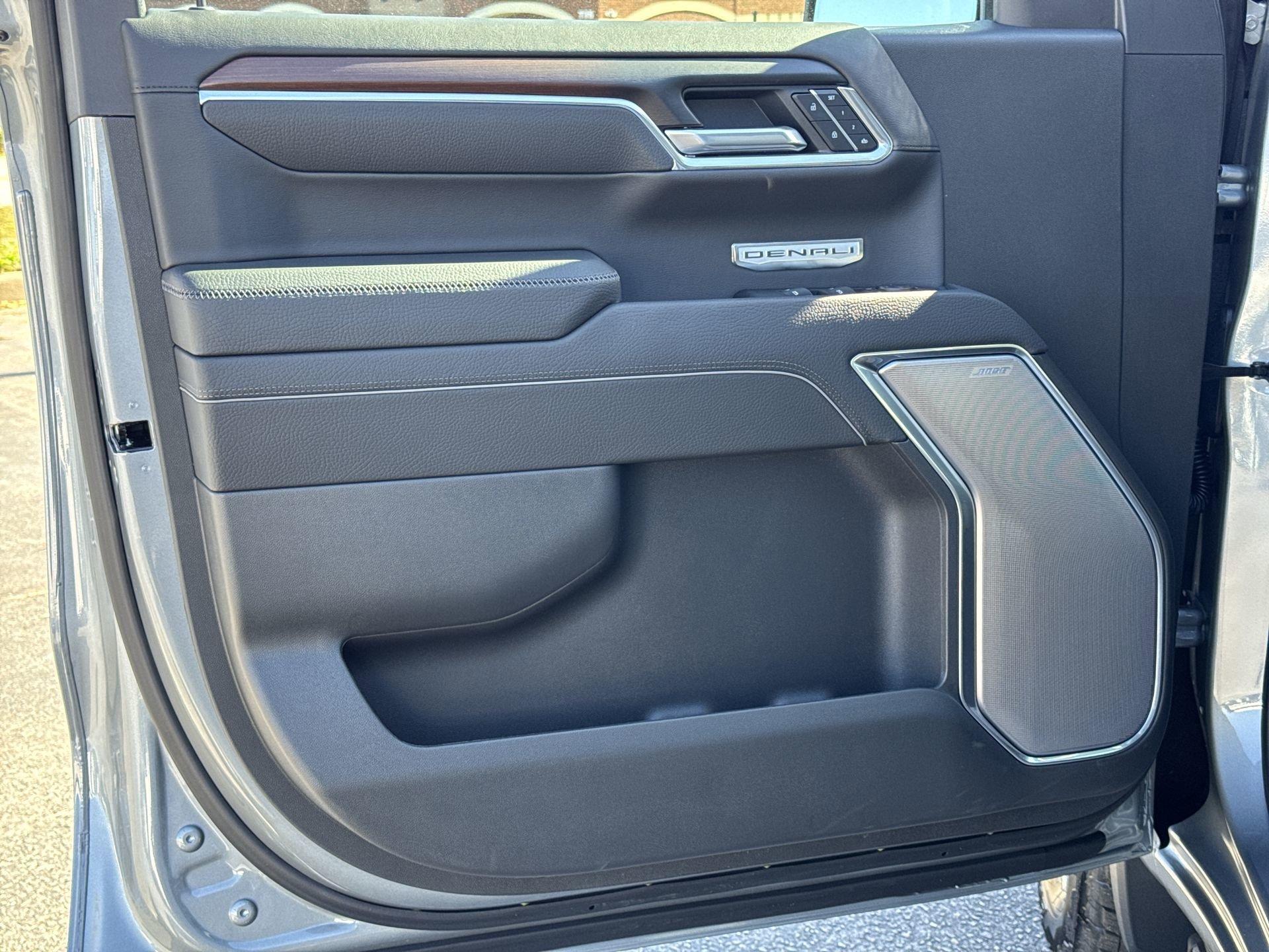 GMC Sierra 1500 Denali Four Wheel Drive Crew Cab - Thumbnail 13