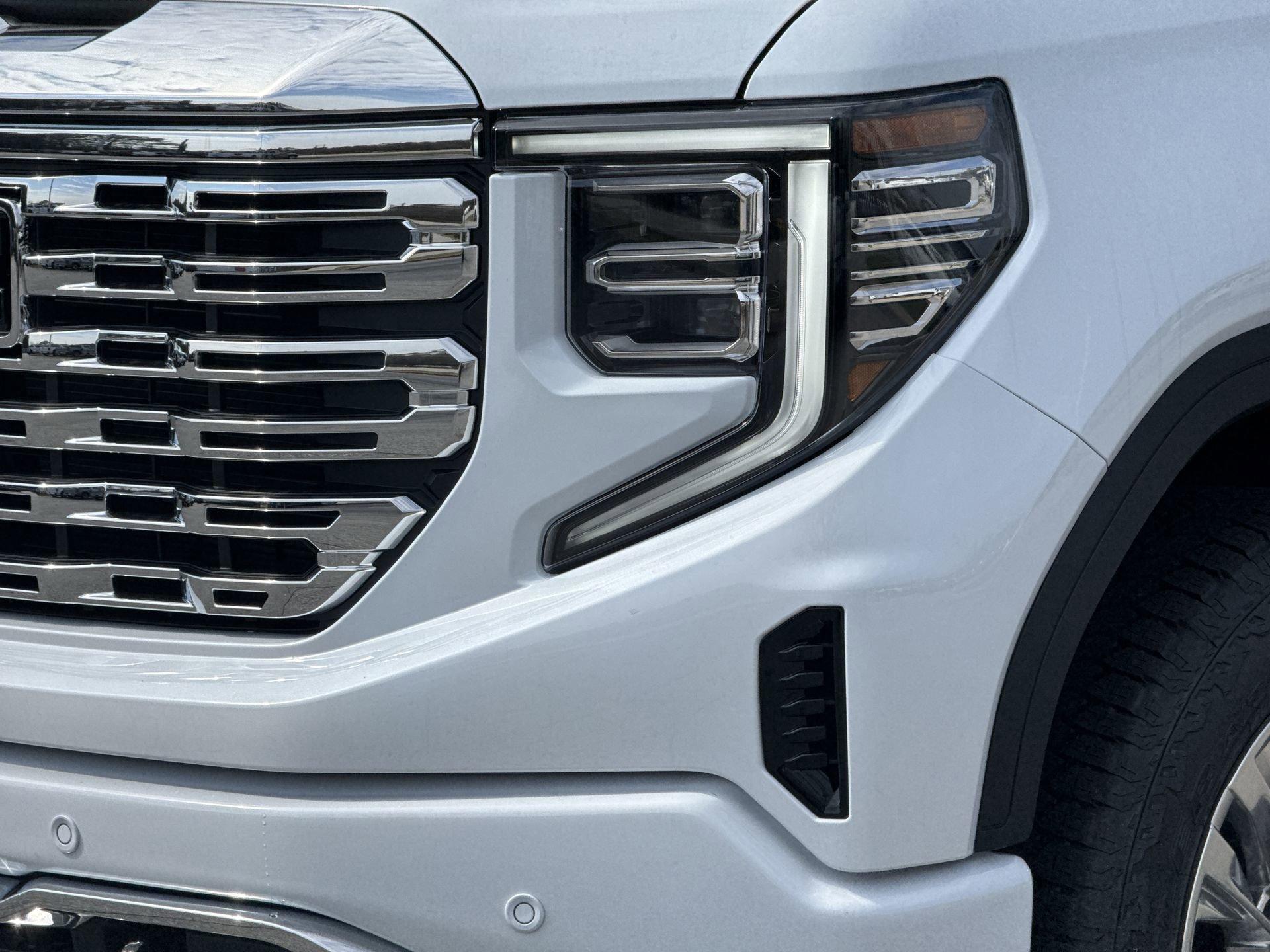 GMC Sierra 1500 Denali Four Wheel Drive Crew Cab - Thumbnail 5